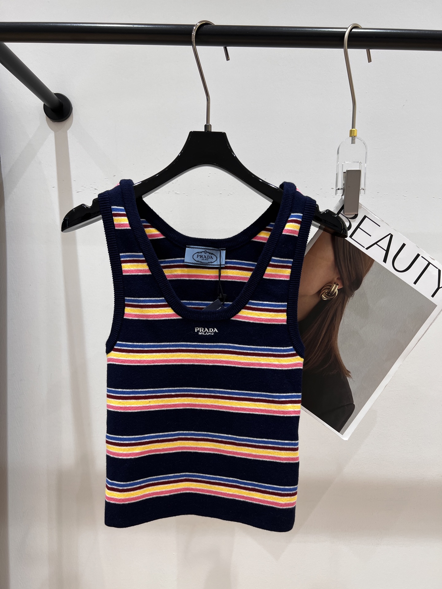 NO:323548,——Prad*——2025 early spring new striped knitted vest, rainbow color, let you wear it effortlessly and easily become a fashionable SML, prada, alexander wang19860909——Prad*——2025早春新款条纹针织背心,彩虹色系,让你穿搭毫不费力,轻松成为时髦精SML,,prada,alexander wang,Women's clothing