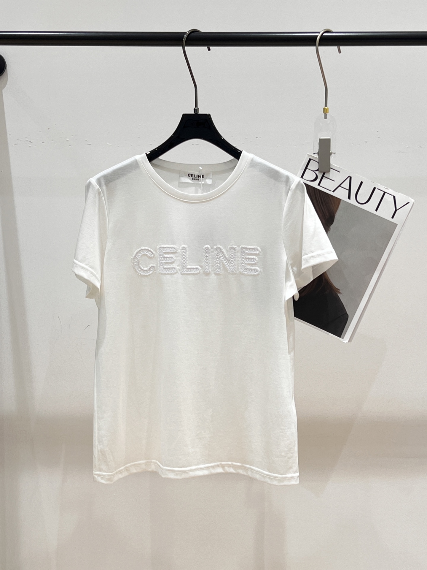 NO:325259,——CELIN*——2025 spring and summer new T-shirt, Laiser double-sided mercerized cotton fabric, cool touch on the upper body, super comfortable, SML, celine, tees, t-shirt, alexander wang19860909——CELIN*——2025春夏新款T恤,莱赛尔双面丝光棉面料,上身冰冰凉凉的触感,超级舒服,SML,,celine,tees，t-shirt,alexander wang,Women's clothing