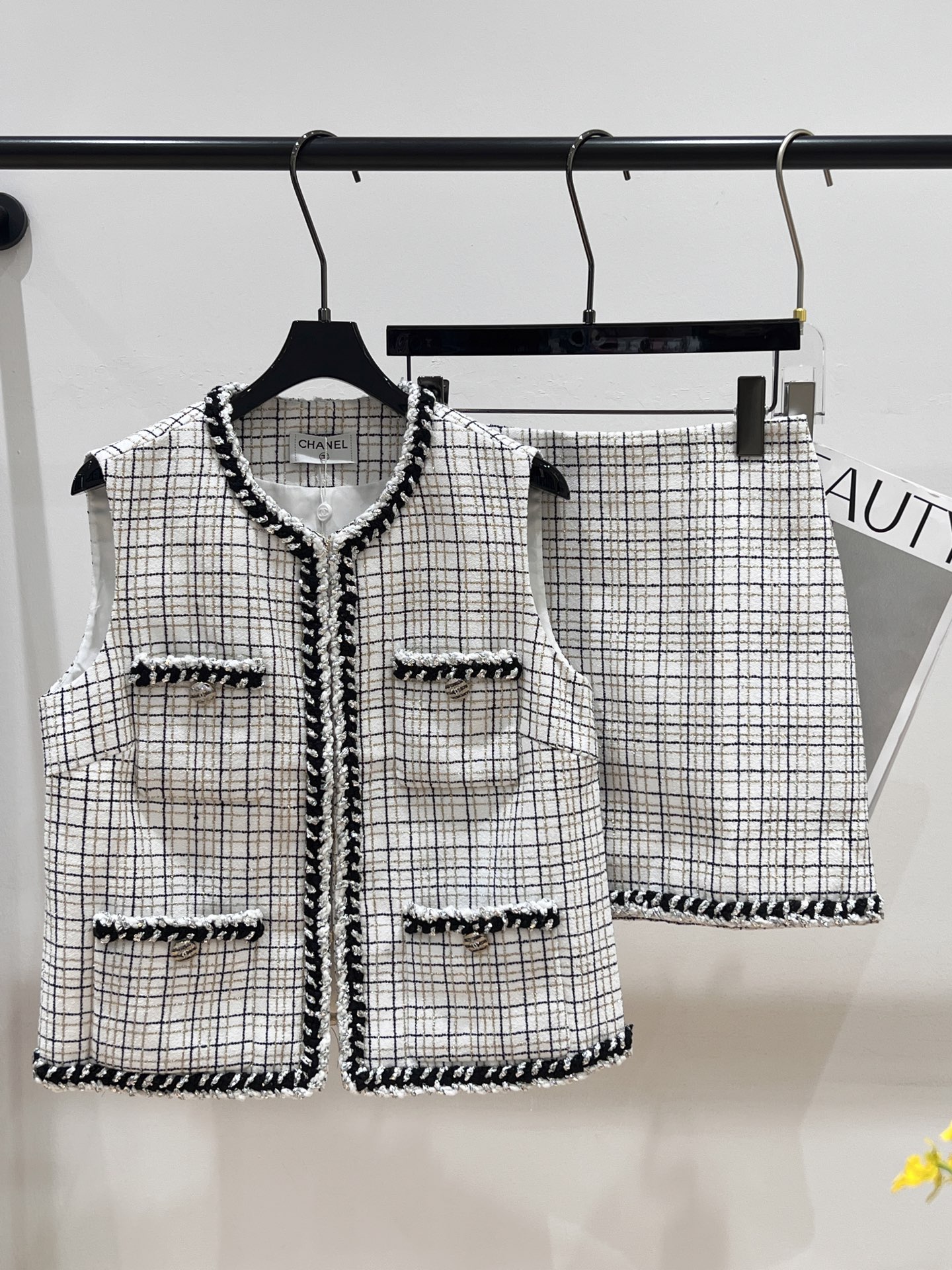 NO:326223,Vest skirt - Chane* - New early spring small fragrance style suit, vest skirt, exclusive edition, crisp and stylish, separate SML, chanel, skirts, alexander wang19860909马甲裙子—Chane*——早春新款小香风套装,马甲半裙,独家开版,版型挺括有型,分开拿SML,,chanel,skirts,alexander wang,Women's clothing