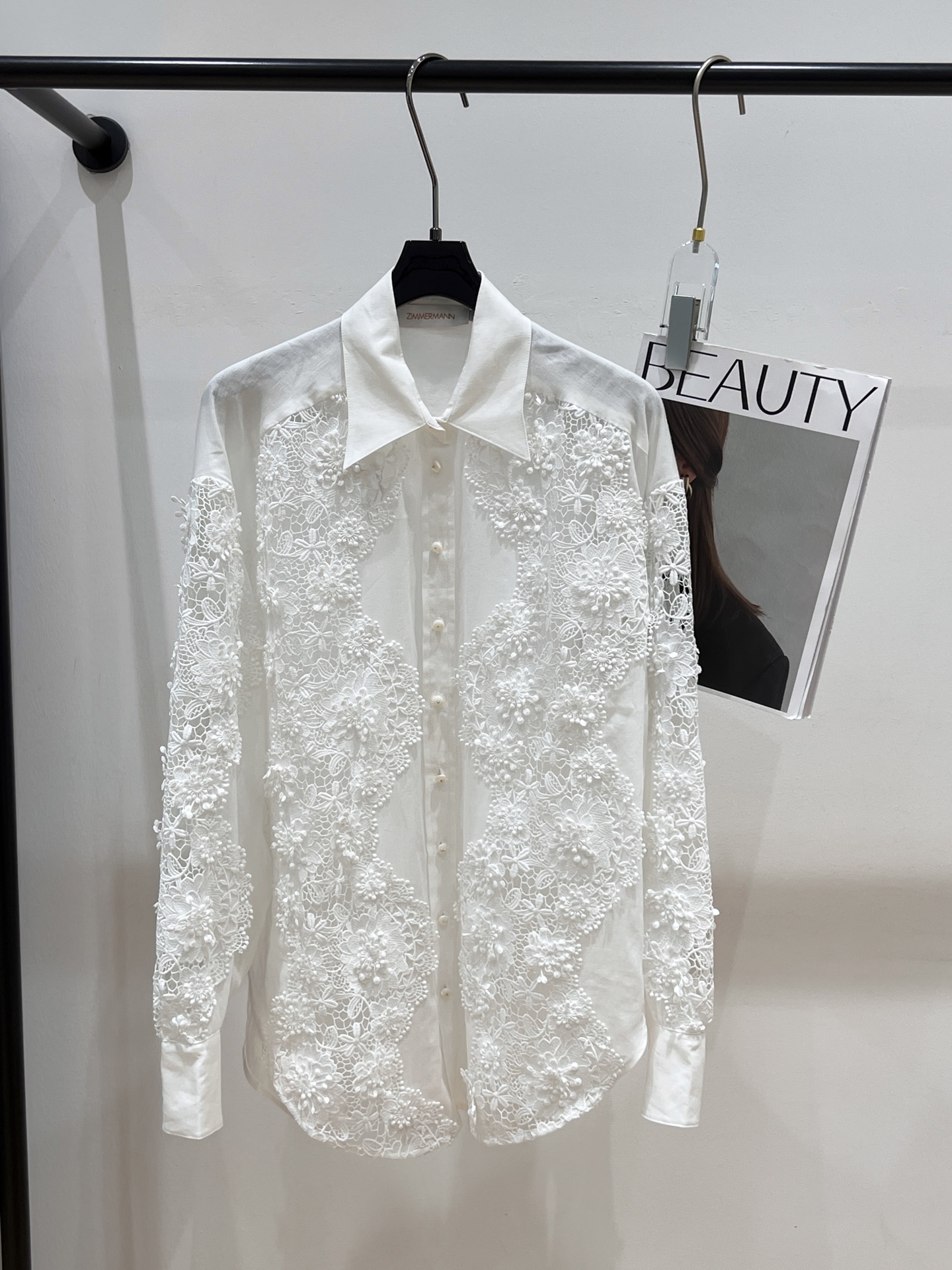 NO:319749,——Zimmerman*——New 2025 spring and summer shirt, on sale on the official website, three-dimensional hollow flowers, beautiful shirts, SML, alexander wang19860909——Zimmerman*——2025春夏新款衬衣,官网在售,立体镂空花朵,绝美衬衣,SML,,alexander wang,Women's clothing