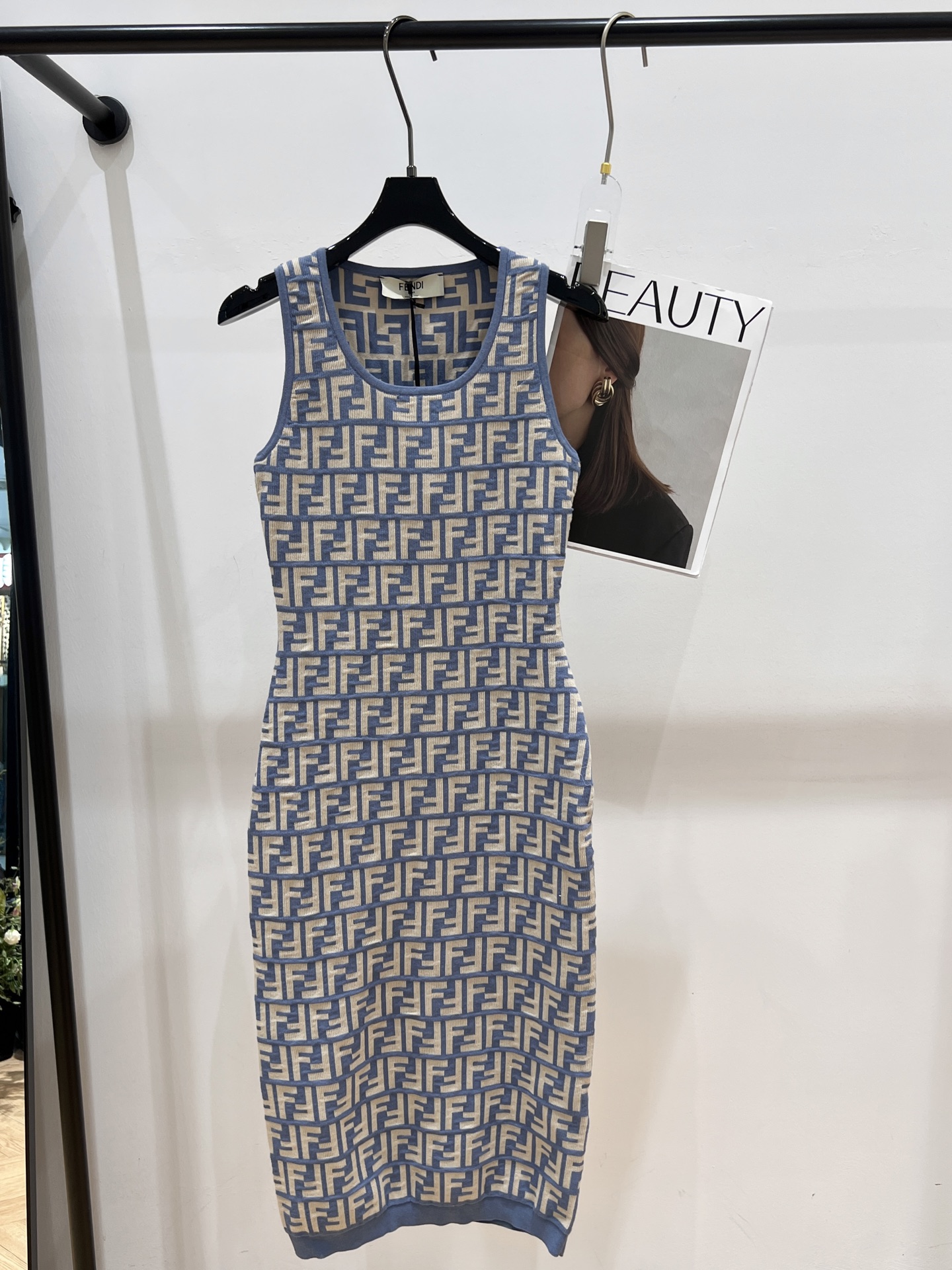 NO:319730,——FD——2025 summer new jacquard dress, on sale on the official website, classic three-dimensional jacquard craftsmanship, style with a waistline feel, large elastic SML, skirts, alexander wang19860909——FD——2025夏季新款提花连衣裙,官网在售,经典立体提花工艺,版型自带腰线感,弹力大SML,,skirts,alexander wang,Women's clothing