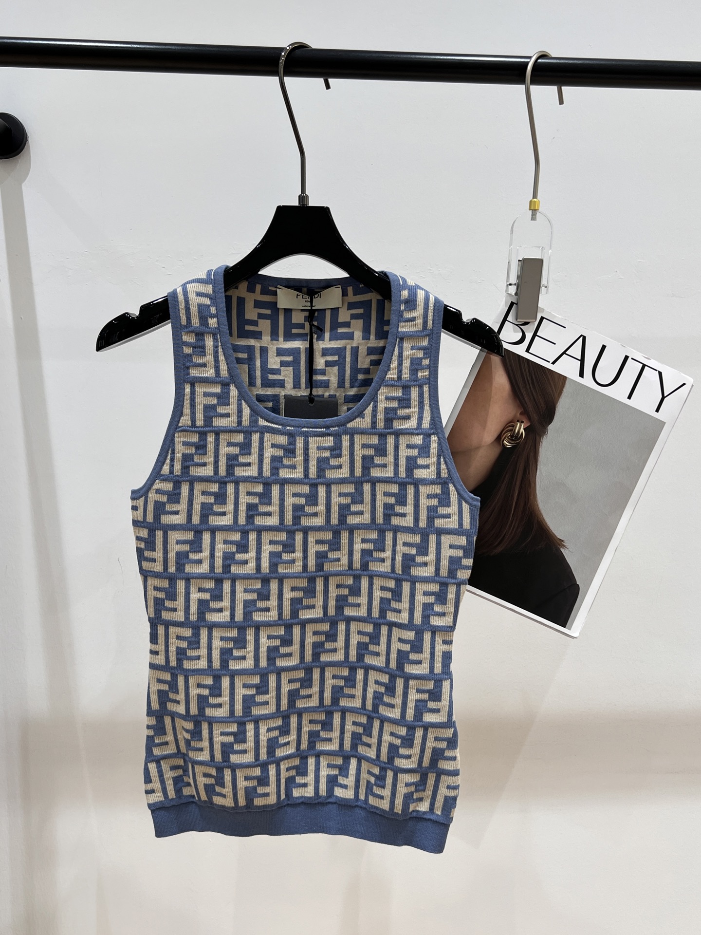 NO:319733,——FD——2025 summer new jacquard vest, classic three-dimensional double F jacquard technology, high elasticity, comfortable and breathable upper body, strong fashion sense SML, alexander wang19860909——FD——2025夏季新款提花背心,经典立体双F提花工艺,弹力大,上身舒服透气,时尚感强SML,,alexander wang,Women's clothing