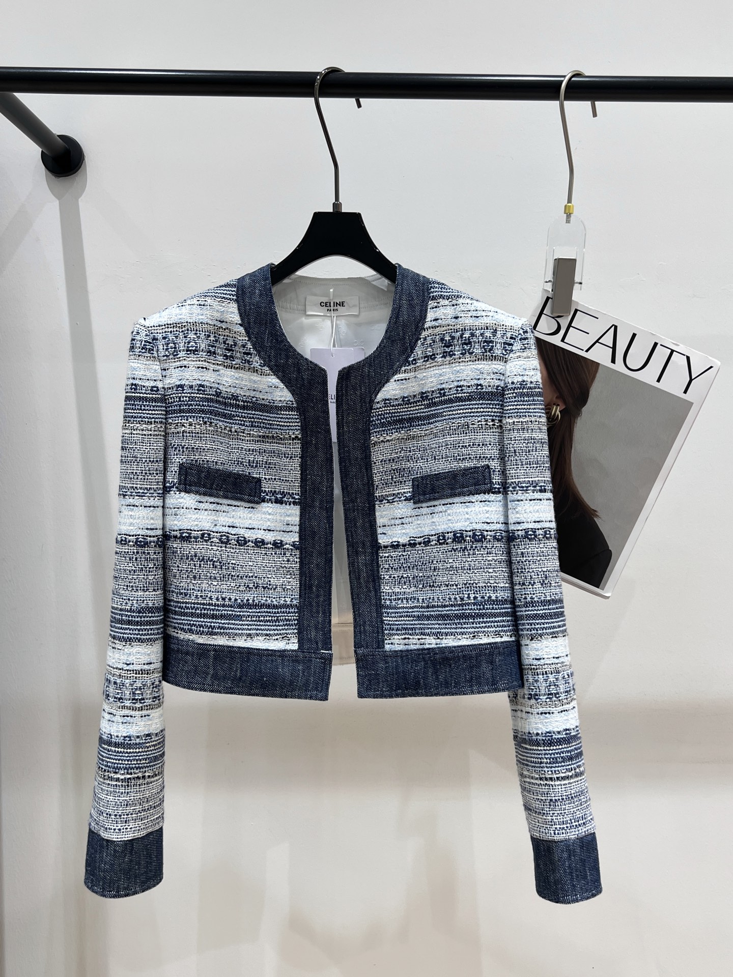 NO:329998,——Celin*——2025 summer new spliced ​​denim cardigan jacket, customized washing jeans, exclusive edition, thin fabric, but the style is quite crisp and stylish, the lining is made of jacquard Arc de Triomphe, a single item that does not pick height, SML, celine, jackets & coats, alexander wang19860909——Celin*——2025夏季新款拼接牛仔开衫外套,定制水洗牛仔,独家开版,面料轻薄,但是版型挺括有型,里布全做了提花凯旋门,不挑身高的一个单品,SML,,celine,jackets & coats,alexander wang,Women's clothing