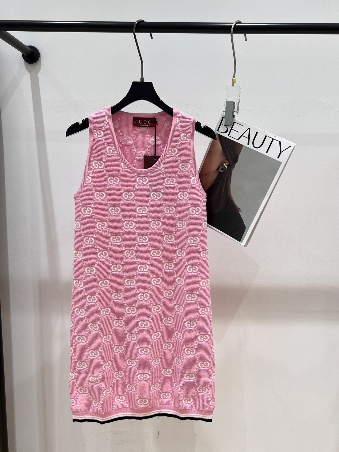 NO:329986,——Gucc*——2025 summer new vest skirt, beautiful cherry blossom pink, it is really rare, the upper body looks good SML, gucci, skirts, alexander wang19860909——Gucc*——2025夏季新款背心裙,绝美樱花粉,真的很让人稀罕,上身贼好看SML,,gucci,skirts,alexander wang,Women's clothing