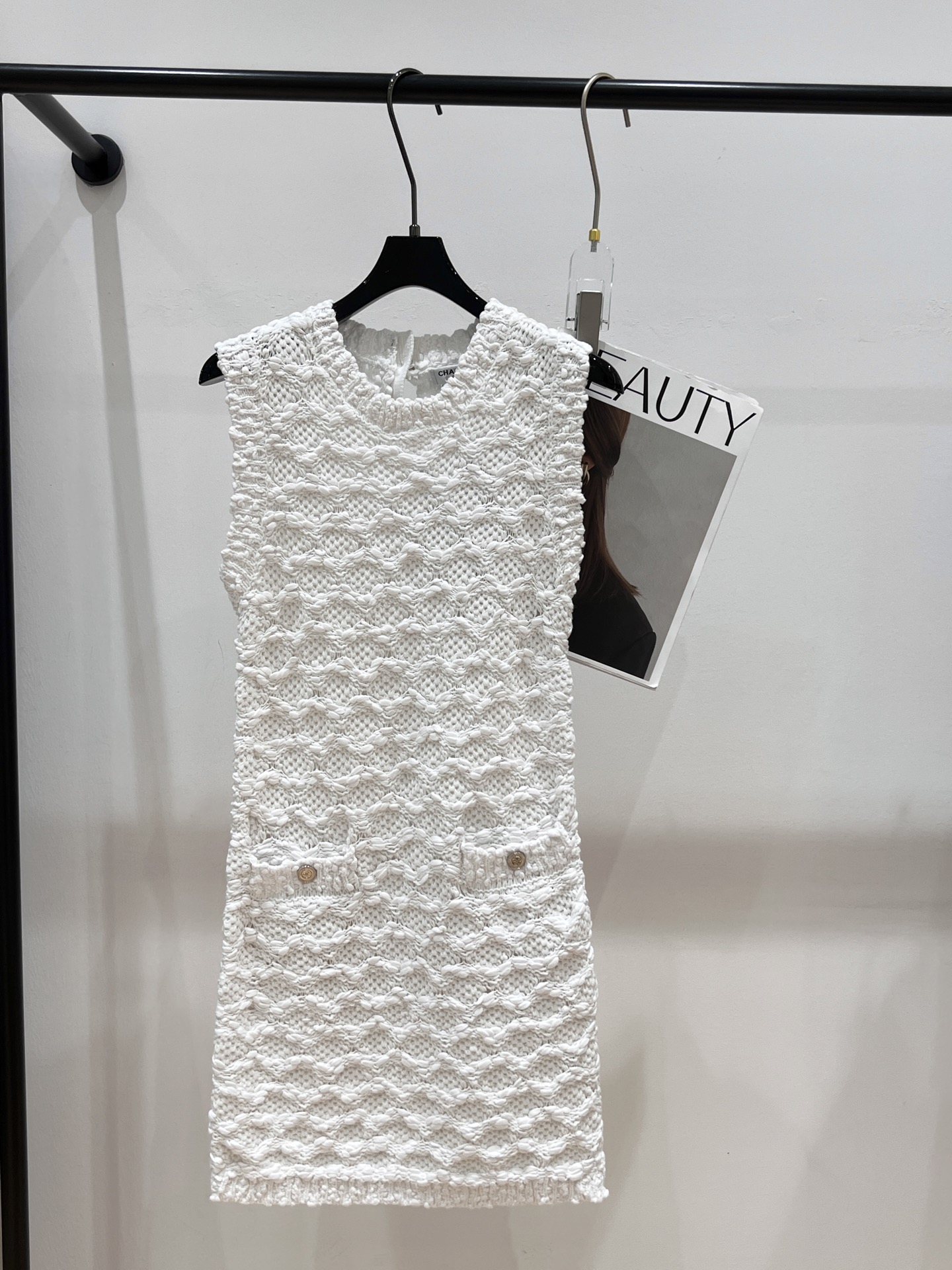 NO:330755,——Chane*——2025 summer new three-dimensional hand-crochetted dress, comfortable, soft and elastic, classic and fashionable small round neck, top body full of celebrity style SML, chanel, skirts, alexander wang19860909——Chane*——2025夏季新品立体手钩针织连衣裙,舒适软糯,弹力十足,经典时尚小圆领,上身名媛风十足SML,,chanel,skirts,alexander wang,Women's clothing
