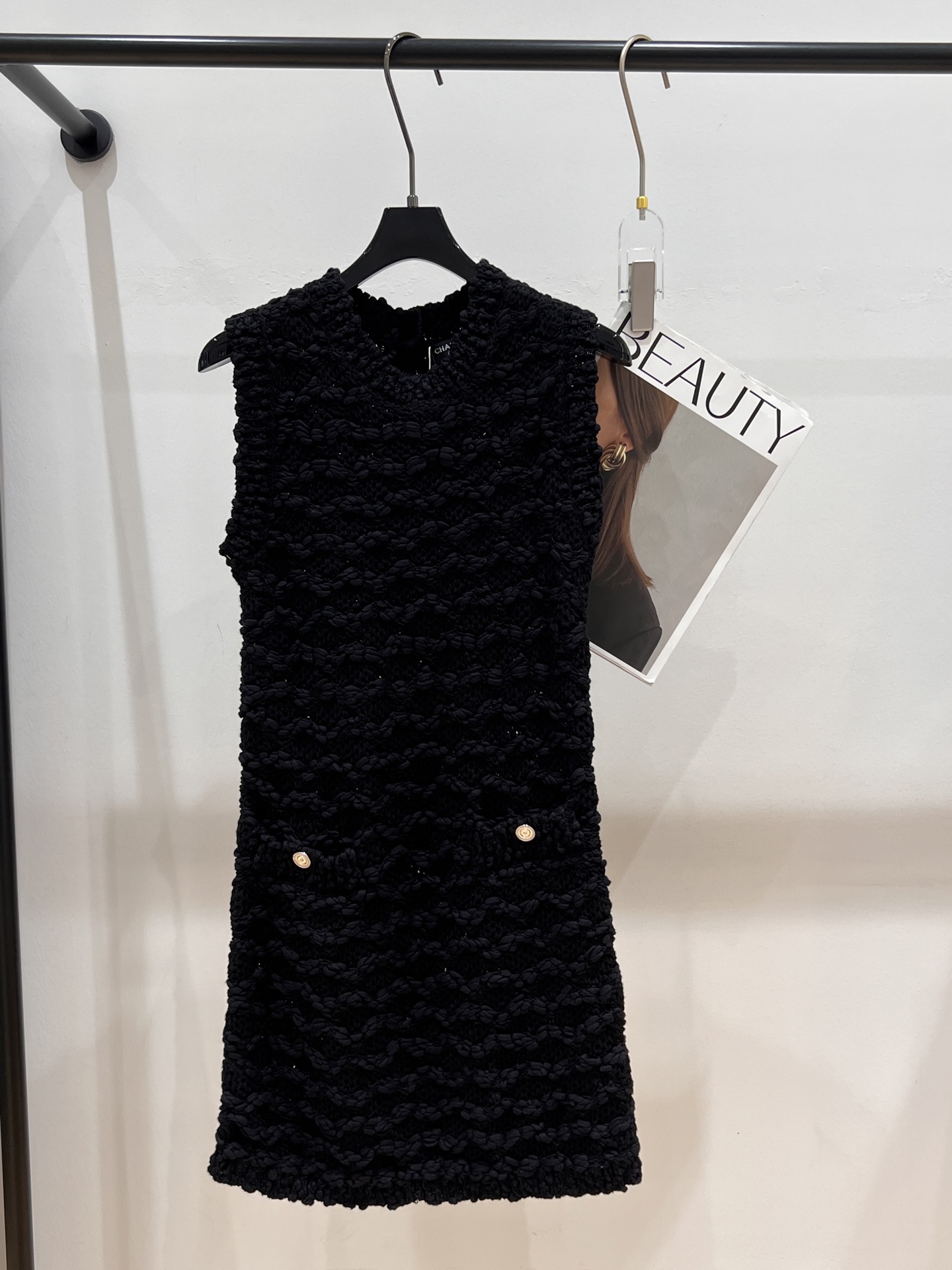 NO:330759,——Chane*——2025 summer new three-dimensional hand-crochetted dress, comfortable, soft and elastic, classic and fashionable small round neck, top body full of celebrity style SML, chanel, skirts, alexander wang19860909——Chane*——2025夏季新品立体手钩针织连衣裙,舒适软糯,弹力十足,经典时尚小圆领,上身名媛风十足SML,,chanel,skirts,alexander wang,Women's clothing