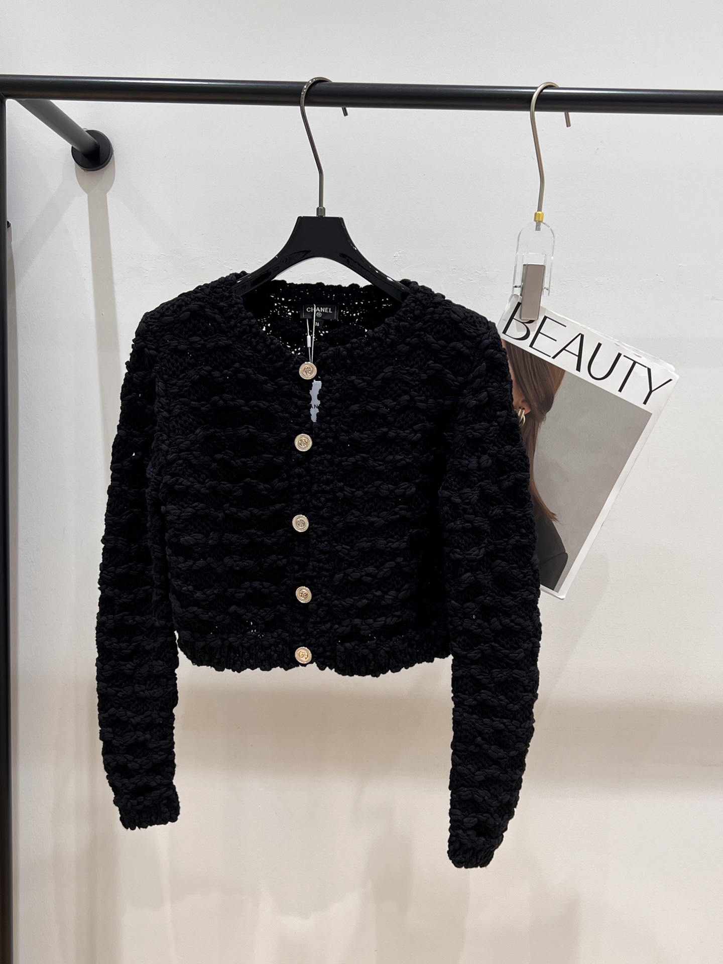 NO:330746,——Chane*——2025 summer new product three-dimensional hand-crochet cardigan, comfortable, soft and elastic, with a fashionable upper body temperament SML, chanel, alexander wang19860909——Chane*——2025夏季新品立体手钩针织开衫,舒适软糯,弹力十足,上身气质洋气SML,,chanel,alexander wang,Women's clothing