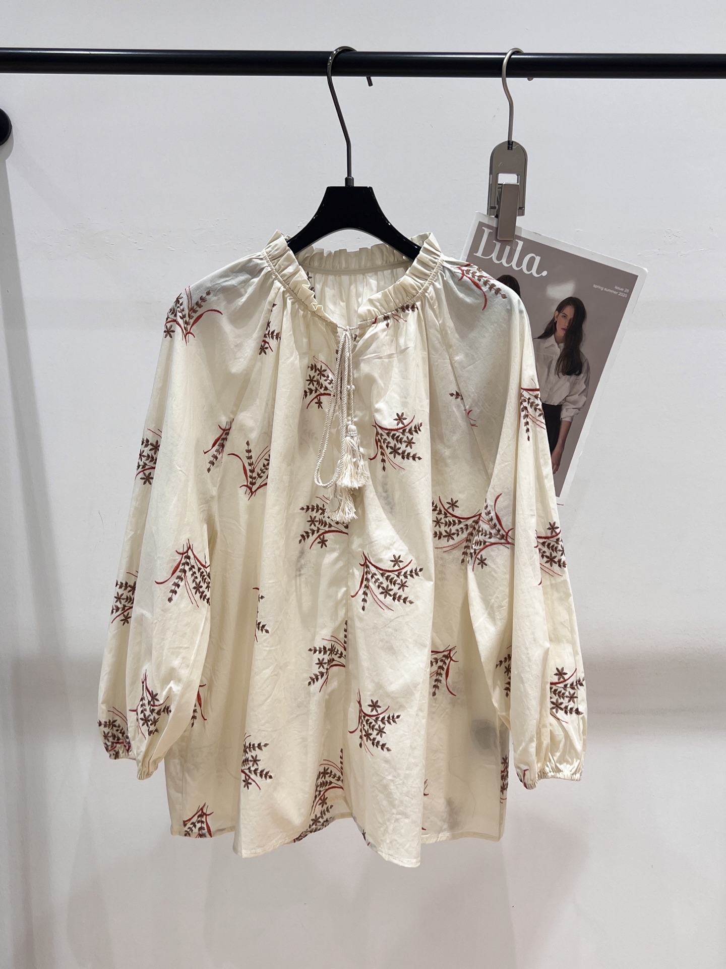 NO:326953,Niche new summer heavy industry embroidered sunscreen shirt, French light holiday style, holiday-style blouse gives people a bright and fresh feeling, loose light apricot yellow shirt embroidery with wheat ear embroidery, rich layers and details Full French girl atmosphere, SML, shirts, alexander wang19860909小众夏季新款重工刺绣防晒衬衫,法式轻度假风,假日气息的罩衫给人眼前一亮的清新感,,宽松浅杏黄衬衣点缀麦穗刺绣,层次细节丰富 满满的法式少女氛围,SML,,shirts,alexander wang,Women's clothing