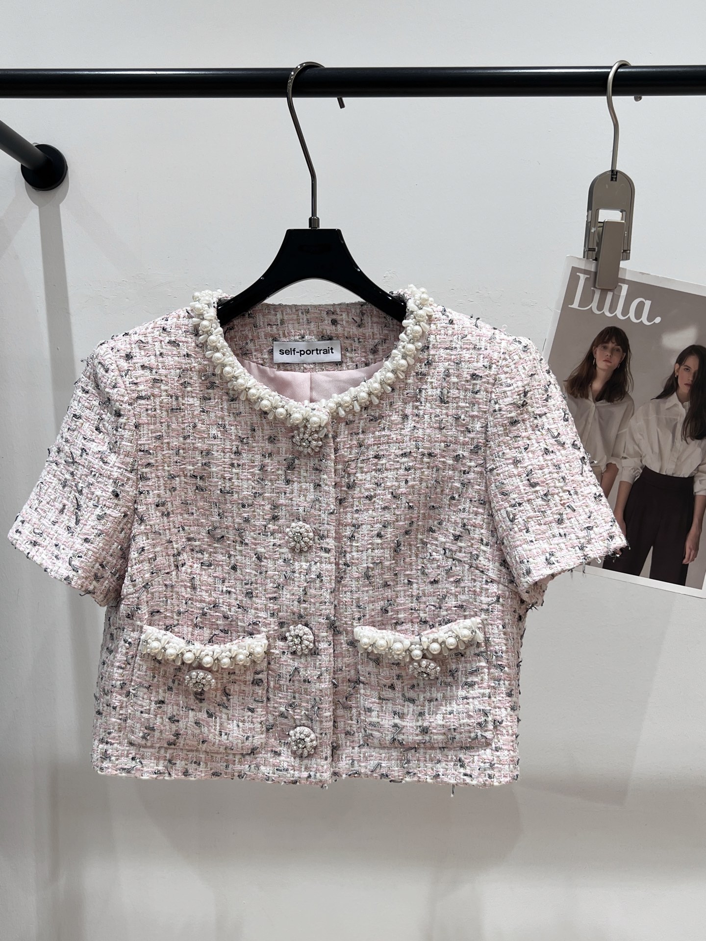 NO:326961,——SP—2025 summer new short-sleeved top, on sale on the official website, heavy industry beading process with pink and white color tweed fabric, exquisite and elegant and romantic upper body SML, T-shirt, alexander wang19860909——SP——2025夏季新款短袖上衣,官网在售,重工钉珠工艺搭配粉白配色粗花呢面料,上身精致优雅浪漫SML,,T-shirt,alexander wang,Women's clothing