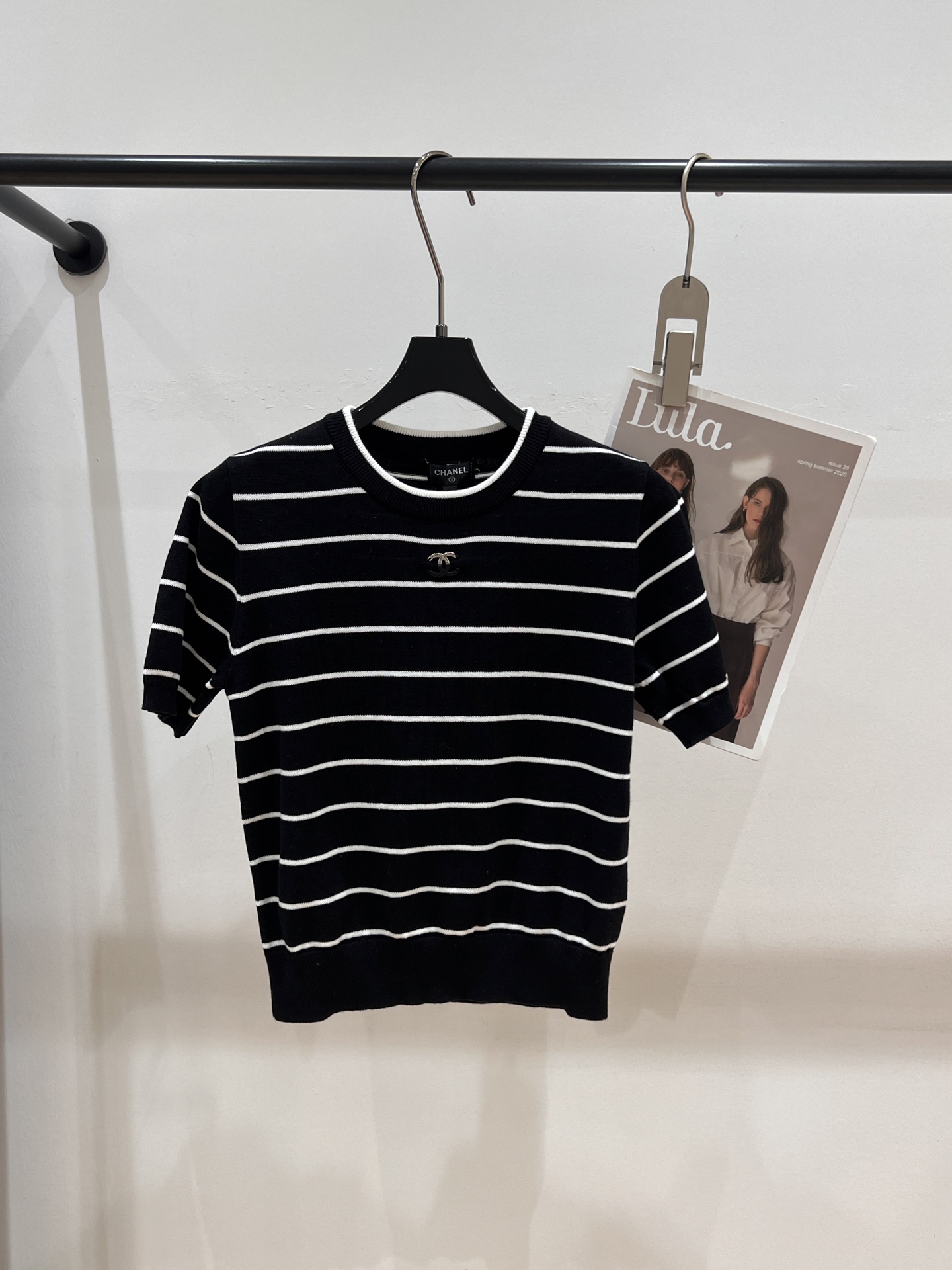 NO:333316,——Chane*——2025 summer new knitted top, classic and fashionable small round neck with classic striped elements, fabric comfortable and skin-friendly SML, chanel, alexander wang19860909——Chane*——2025夏季新款针织上衣,经典时尚小圆领搭配经典条纹元素,面料舒适亲肤SML,,chanel,alexander wang,Women's clothing