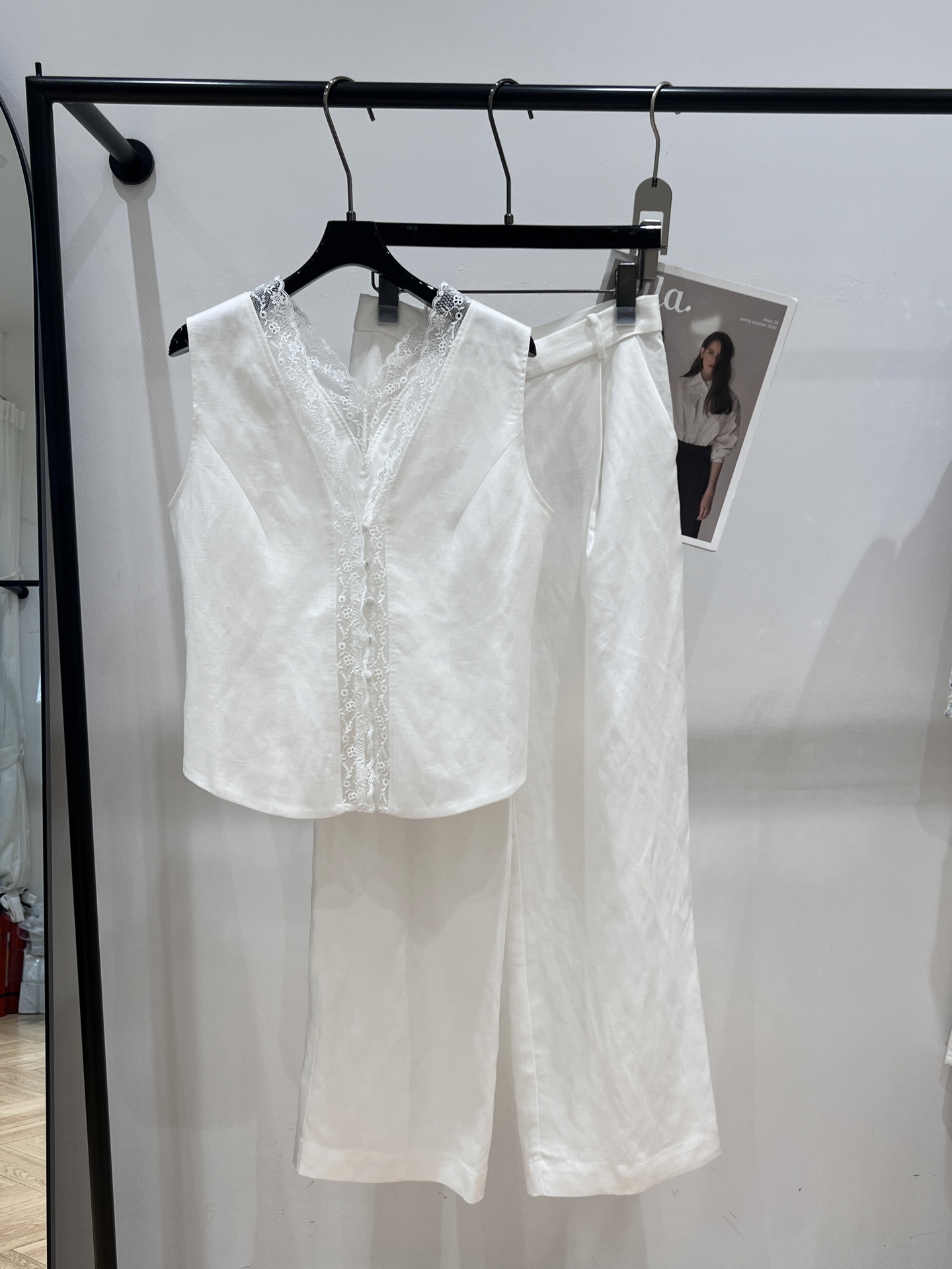 NO:334039,Vest pants - Ermanno Scervin* - New summer Tennis linen set, using lace splicing technology, exquisite and feminine, a set of upper body is really high-end SML, alexander wang19860909马甲裤子——Ermanno Scervin*——夏季新款天丝亚麻套装,采用蕾丝拼接工艺,精致又女人味十足,一套上身是真的好高级SML,,alexander wang,Women's clothing