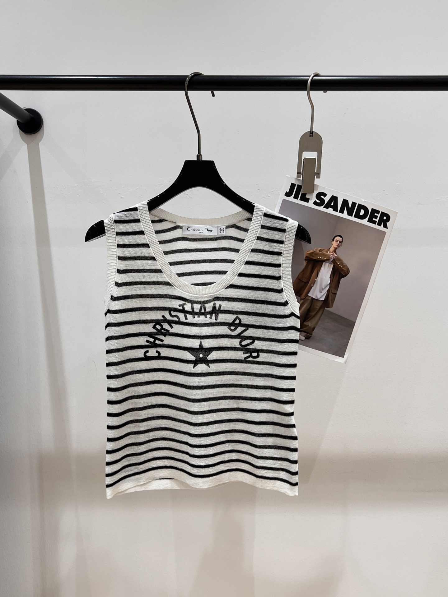 NO:411526,——Dio*——2025 summer new striped vest, on sale on the official website, the fabric is super light and the upper body has a slack feeling SML, dior, alexander wang19860909——Dio*——2025夏季新款条纹背心,官网在售,面料超级轻薄,上身有着一股松弛感SML,,dior,alexander wang,Women's clothing