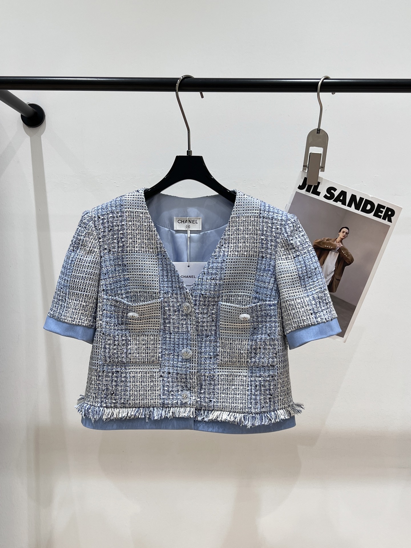 NO:416597,——Chane*——New summer small fragrance style sweatpout top, exclusive edition, super summer sky blue, visually very comfortable, thin fabric SML, chanel, alexander wang19860909——Chane*——夏季新款小香风拔毛上衣,独家开版,超级夏天的天蓝色,视觉上真的很舒服,面料轻薄SML,,chanel,alexander wang,Women's clothing