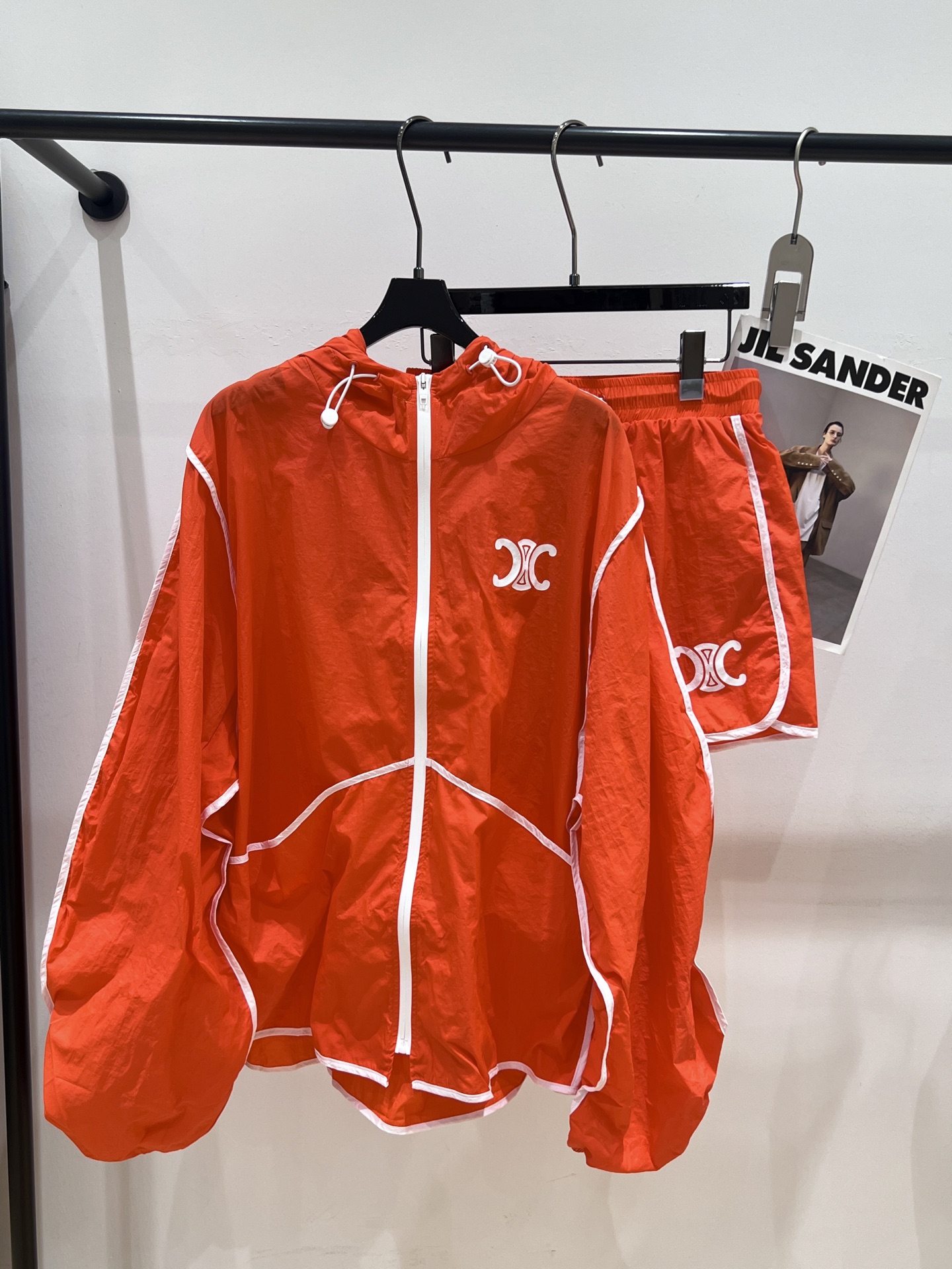 NO:418804,——CELIN*——2025 summer new sunscreen set, thin fabric, loose style, super inclusive, and has a sense of a person shaking in the clothes. Super fashionable SML, celine, alexander wang19860909——CELIN*——2025夏季新款防晒套装,面料轻薄,版型宽松,包容性超强,上身有种人在衣中晃的感觉,超级时尚SML,,celine,alexander wang,Women's clothing