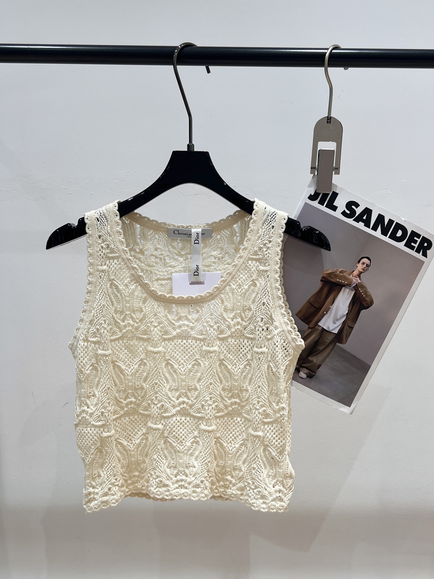 NO:420772,——Dio*——2025 summer new knitted vest, same style as celebrity, hollow design has excellent breathability, soft fabric, wavy lace, girlish heart SML, dior, alexander wang19860909——Dio*——2025夏季新款针织背心,明星同款,镂空设计透气性特别好,面料柔软,波浪纹花边,少女心爆棚SML,,dior,alexander wang,Women's clothing
