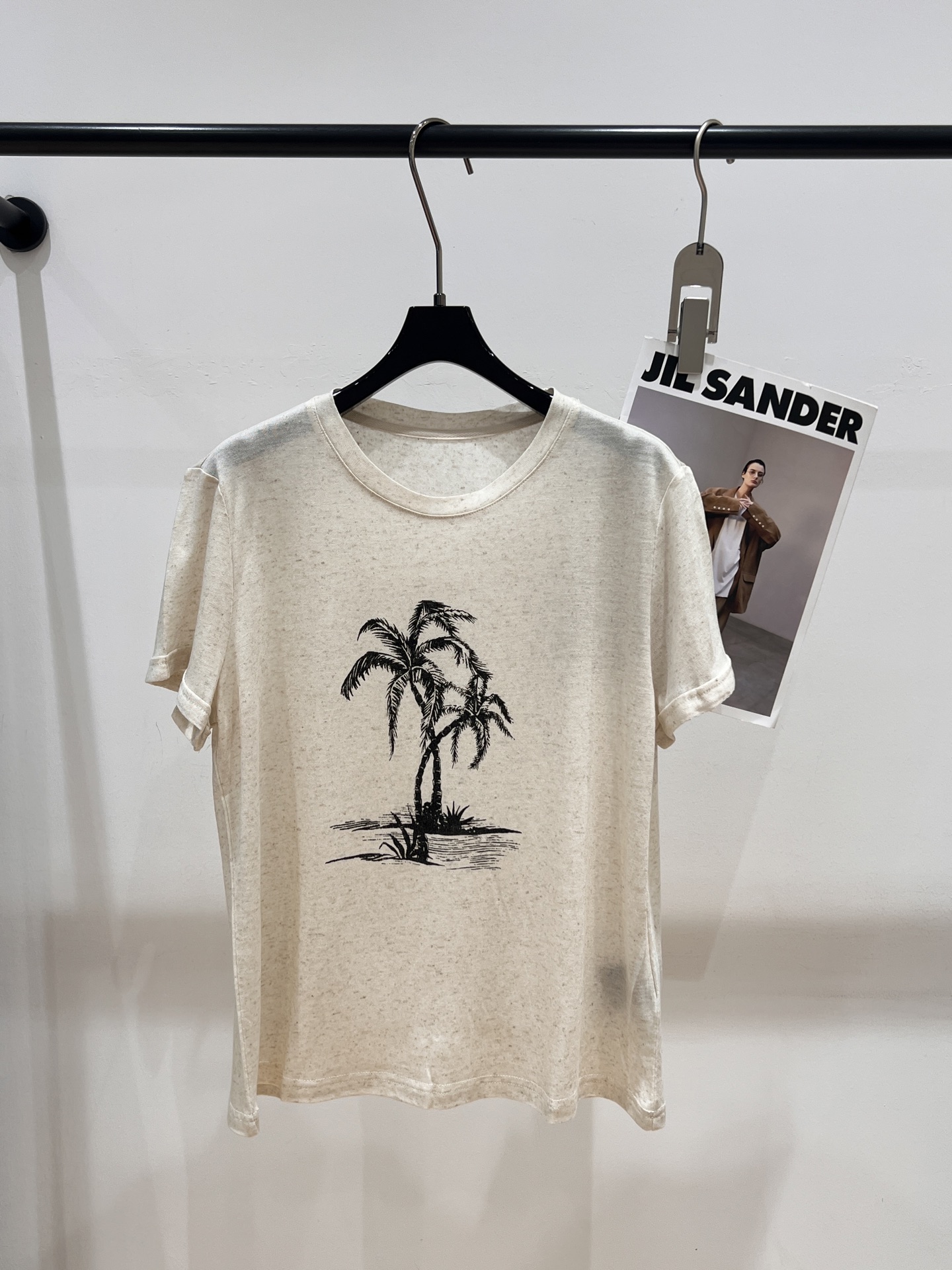 NO:420705,1902025 Summer Island Coconut Language Linseier Coconut Tree Short-sleeved T-shirt, a T-shirt item with a strong summer vacation atmosphere!  The more basic the style is, the more exquisite the style. This shoulder design, classic round neck to modify the face shape, the texture of coconut tree print and hemp complement each other, and it is slightly loose. I don’t want to take it off when I go shopping or stay at home~SML, T-shirt,tees, t-shirt,alexander wang198609091902025夏季海岛椰语亚麻莱赛尔椰树短袖T恤,浓郁夏日度假风氛围感T恤单品！越是基础的款式越考究版型,这款正肩设计、经典圆领修饰脸型,椰树印花和麻的质感相辅相成,微微宽松 逛街还是宅家都不想脱掉~SML,,T-shirt,tees，t-shirt,alexander wang,Women's clothing