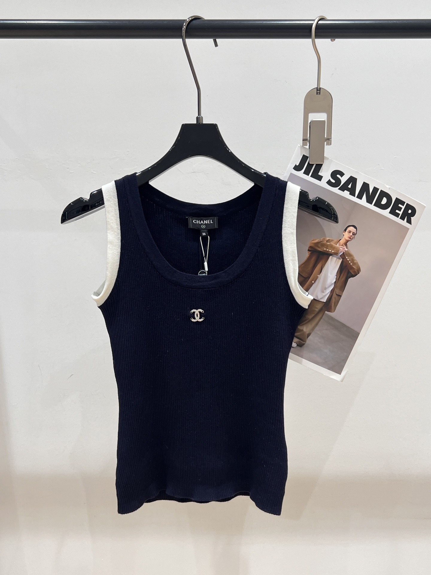 NO:420725,——Chane*——The new contrast vest for 2025 summer, the collision of navy blue and white really gives people a different feeling, super texture, super elastic fabric, skin-friendly and breathable on the upper body, chanel, alexander wang19860909——Chane*——2025夏季新款撞色背心,藏蓝色跟白色的碰撞,真的给人不一样的感觉,超级显质感,面料弹力超级大,上身亲肤透气SML,,chanel,alexander wang,Women's clothing