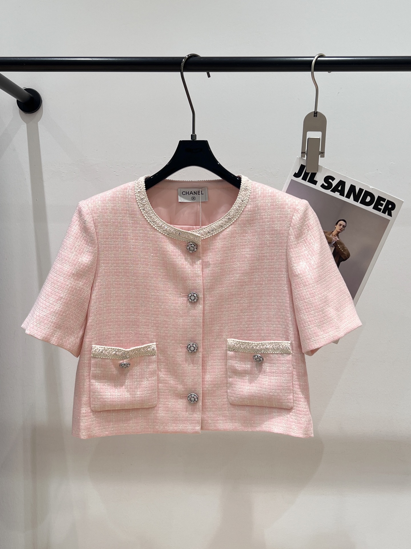 NO:420735,——Chane*——2025 summer new small fragrance style short-sleeved top, exclusive edition, thin fabric, very breathable, this color makes the upper body look white and good, SML, chanel, T-shirt, alexander wang19860909——Chane*——2025夏季新款小香风短袖上衣,独家开版,面料轻薄,透气性贼好,这个颜色上身超级显白显好,SML,,chanel,T-shirt,alexander wang,Women's clothing