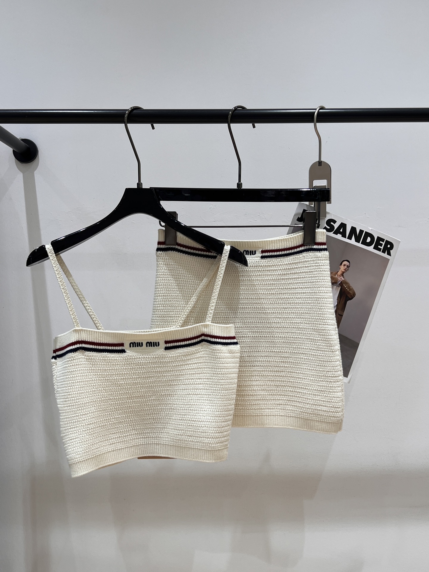 NO:425178,——MIUMI*——2025 summer new knitted suspender set, on sale on the official website, the fabric is super elastic, hot girls must buy SML, miumiu, alexander wang19860909——MIUMI*——2025夏季新款针织吊带套装,官网在售,面料弹力超级大,辣妹必入SML,,miumiu,alexander wang,Women's clothing