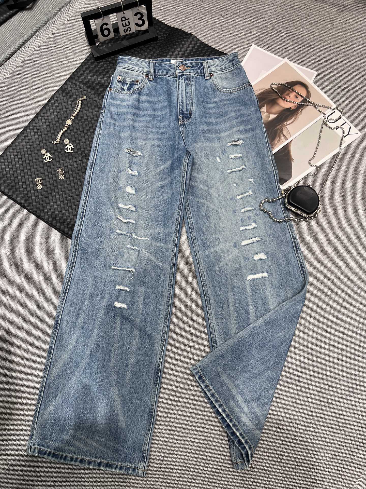 NO:438796,——Dio*——2025 early autumn new American retro tone [Fashionable ripped old jeans, high-waisted style elongation ratio, hide the meat and make you look slimming, and the fashionable ripped holes are easy to grasp and effortlessly fashionable~XSSMLXL,,dior,jeans,alexander wang19860909——Dio*——2025早秋新款美式复古腔调【时髦破洞做旧牛仔裤,高腰版型拉长比例 藏肉显瘦两不误,时髦破洞轻松拿捏不费力的时髦感~XSSMLXL,,dior,jeans,alexander wang,Women's clothing
