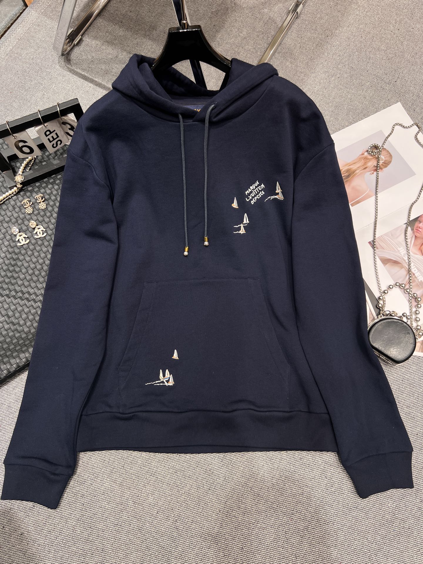 NO:438822,——LV——2025 early autumn new hooded embroidered sweatshirt, on sale on the official website, three-dimensional embroidered sailing totem, Yanghang sailing, full design sense, men and women SML,, louis vuitton, hoodie, sweatshirts, hats, alexander wang19860909——LV——2025早秋新款连帽刺绣卫衣,官网在售,立体刺绣帆船图腾,扬航起帆,设计感十足,男女同款SML,,louis vuitton,hoodie,sweatshirts,hats,alexander wang,Women's clothing