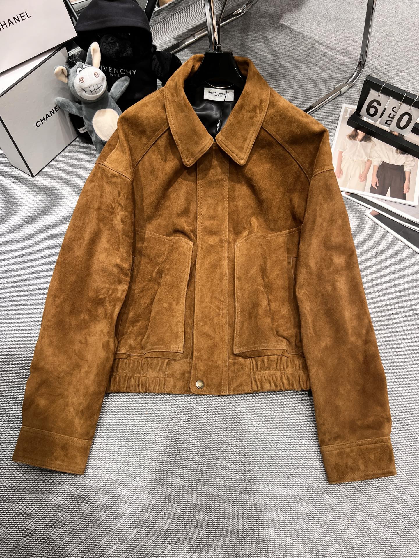 NO:459320,With dust bag - YSL - 2025 early autumn new leather jacket, on sale on the official website, the same style as Song Jia, is made of high-quality imported sheepskin material, with a handsome style, and a full aura of the upper body. SMLXl, saint laurent, jackets & coats, sheepskin, alexander wang19860909配防尘袋——YSL——2025早秋新款皮外套,官网在售,宋佳同款,采用优质进口绵羊皮材质,版型帅气,上身气场十足SMLXl,,saint laurent,jackets & coats,sheepskin,alexander wang,Women's clothing