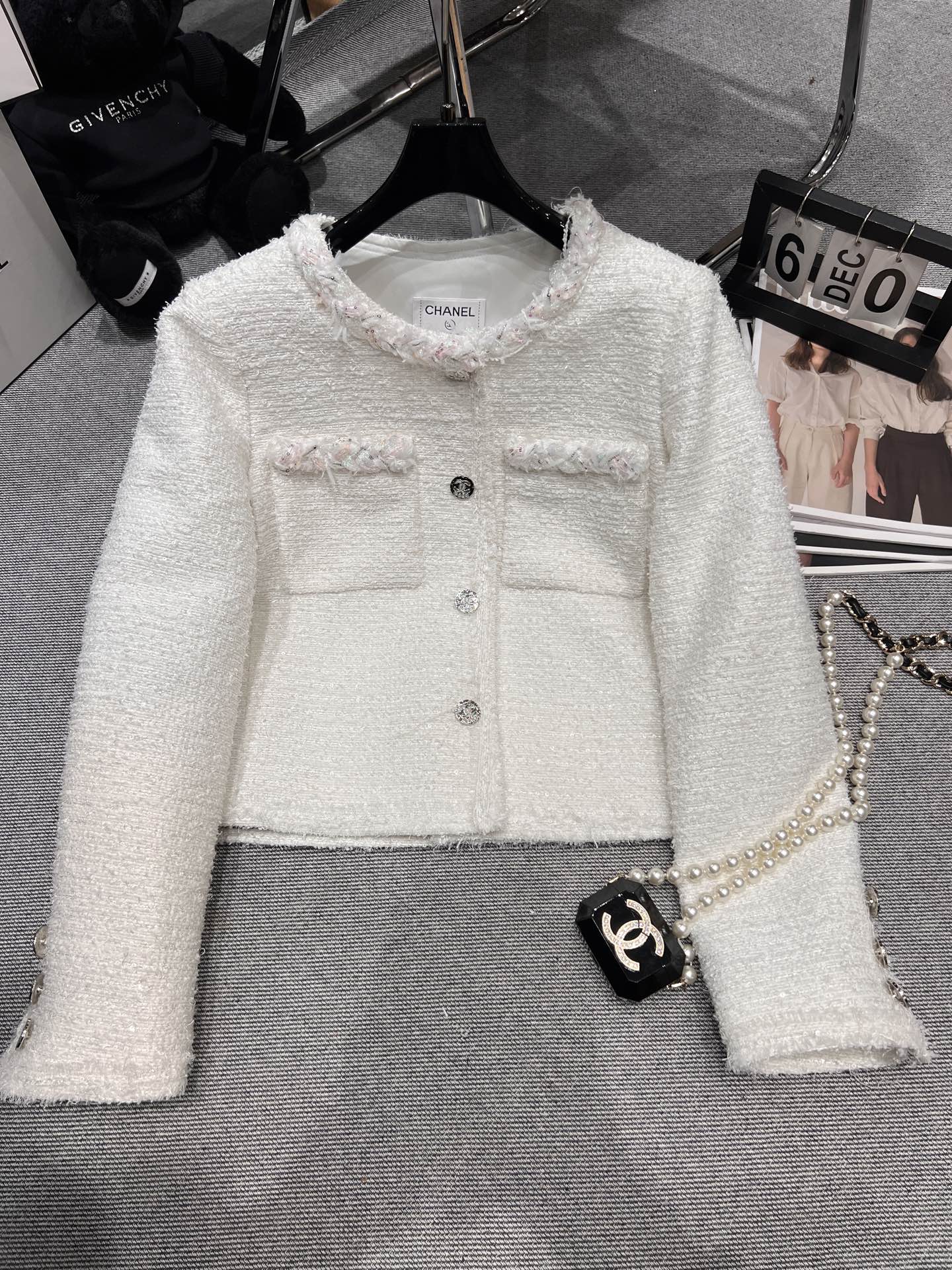 NO:459362,——CHANE*—2025 autumn and winter new small fragrance jacket, exclusive edition, customized color lace with camellia lining, the color scheme is really clean, the style is quite crisp and stylish, the upper body is full of celebrity SML, chanel, jackets & coats, alexander wang19860909——CHANE*——2025秋冬新款小香风外套,独家开版,定制彩色花边搭配山茶花里衬,配色真的很干净,版型挺括有型,上身名媛千金感十足SML,,chanel,jackets & coats,alexander wang,Women's clothing