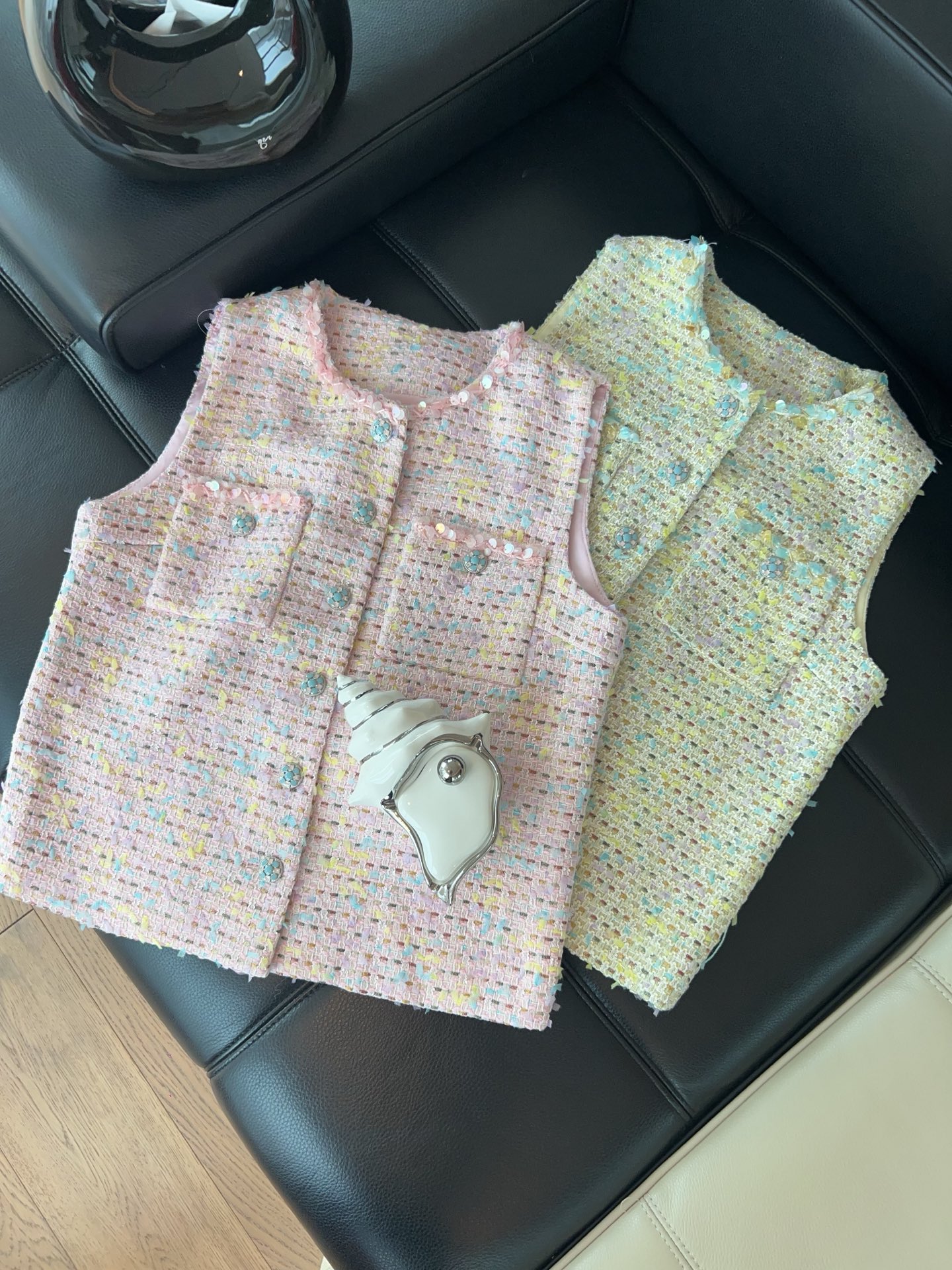 NO:715708,——Chane*——2026 early spring new small fragrance jacket, exclusive customized version, using multi-color yarn blended silk lining, comfortable, fresh and elegant round neck design + exquisite piping full of sophistication, easily create an elegant temperament, super versatile SML,, chanel, jackets & coats, real silk,19860909——Chane*——2026早春新款小香风外套,独家定制开版,采用多色纱线混纺内里真丝舒适清新优雅圆领设计+精致滚边精致感满满 轻松打造优雅气质,超级百搭款SML,,chanel,jackets & coats,real silk,,Women's clothing