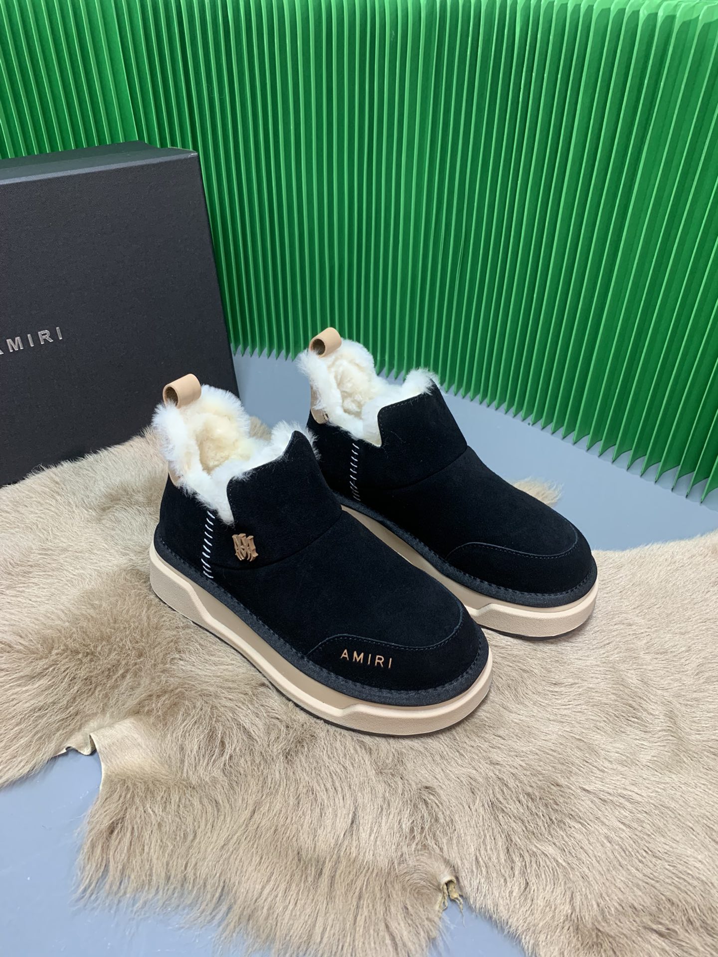 “Amiri Snow Boots: Stylish Fashion with Real Wool, Available in Multiple Sizes”