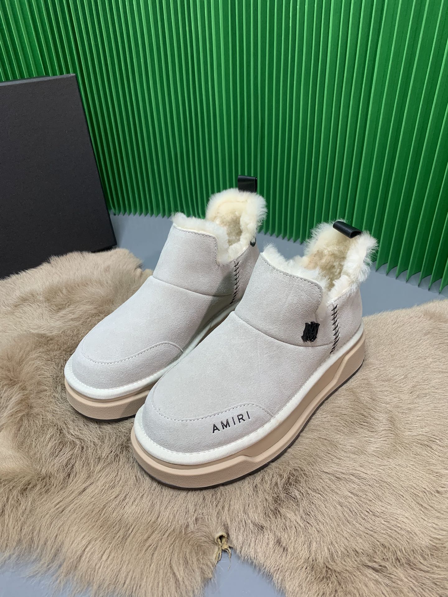 “Amiri Snow Boots: Stylish Design with Real Wool, Priced at $100” - 图片 3