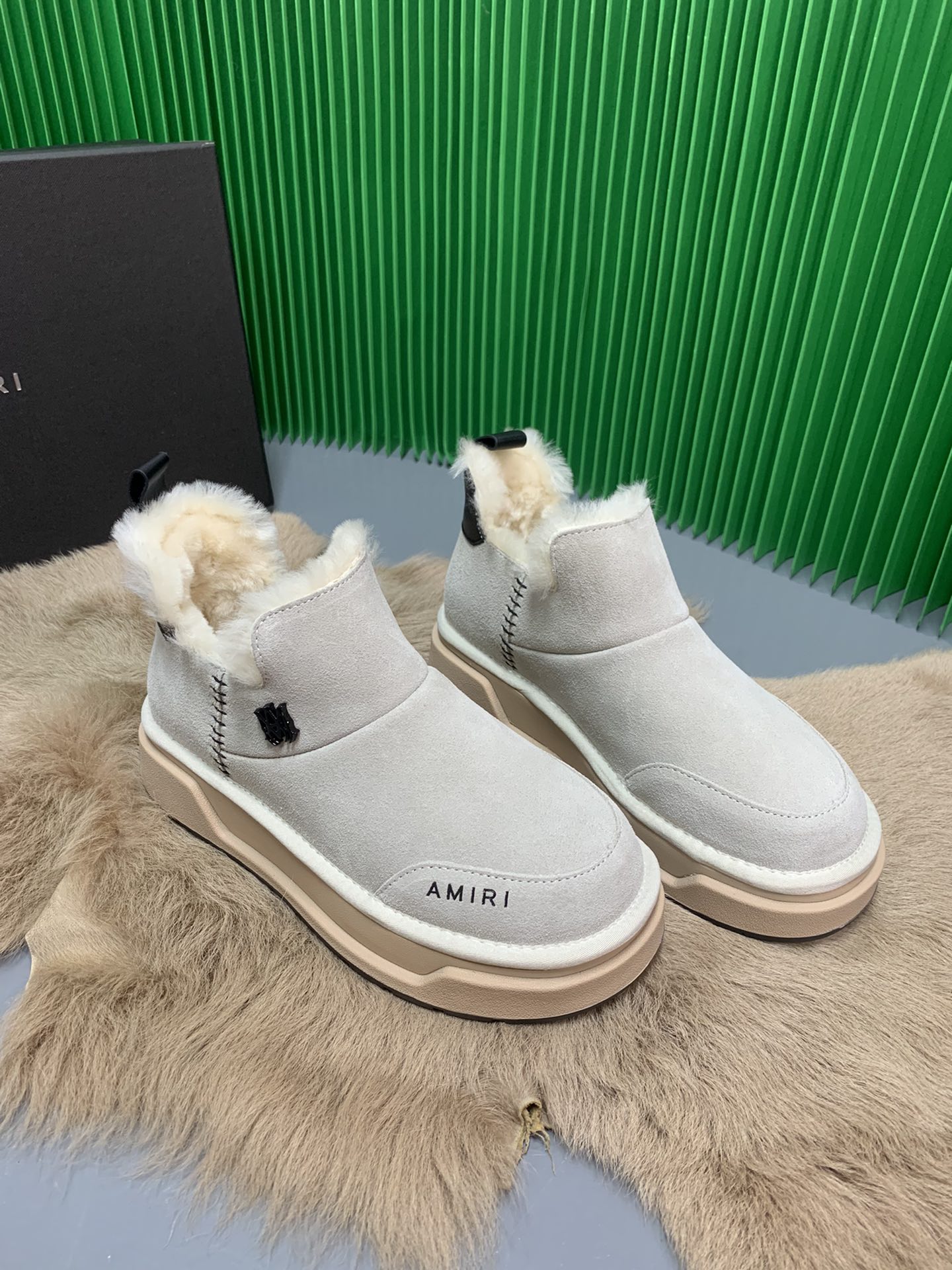 “Amiri Snow Boots: Stylish Design with Real Wool, Priced at $100” - 图片 2