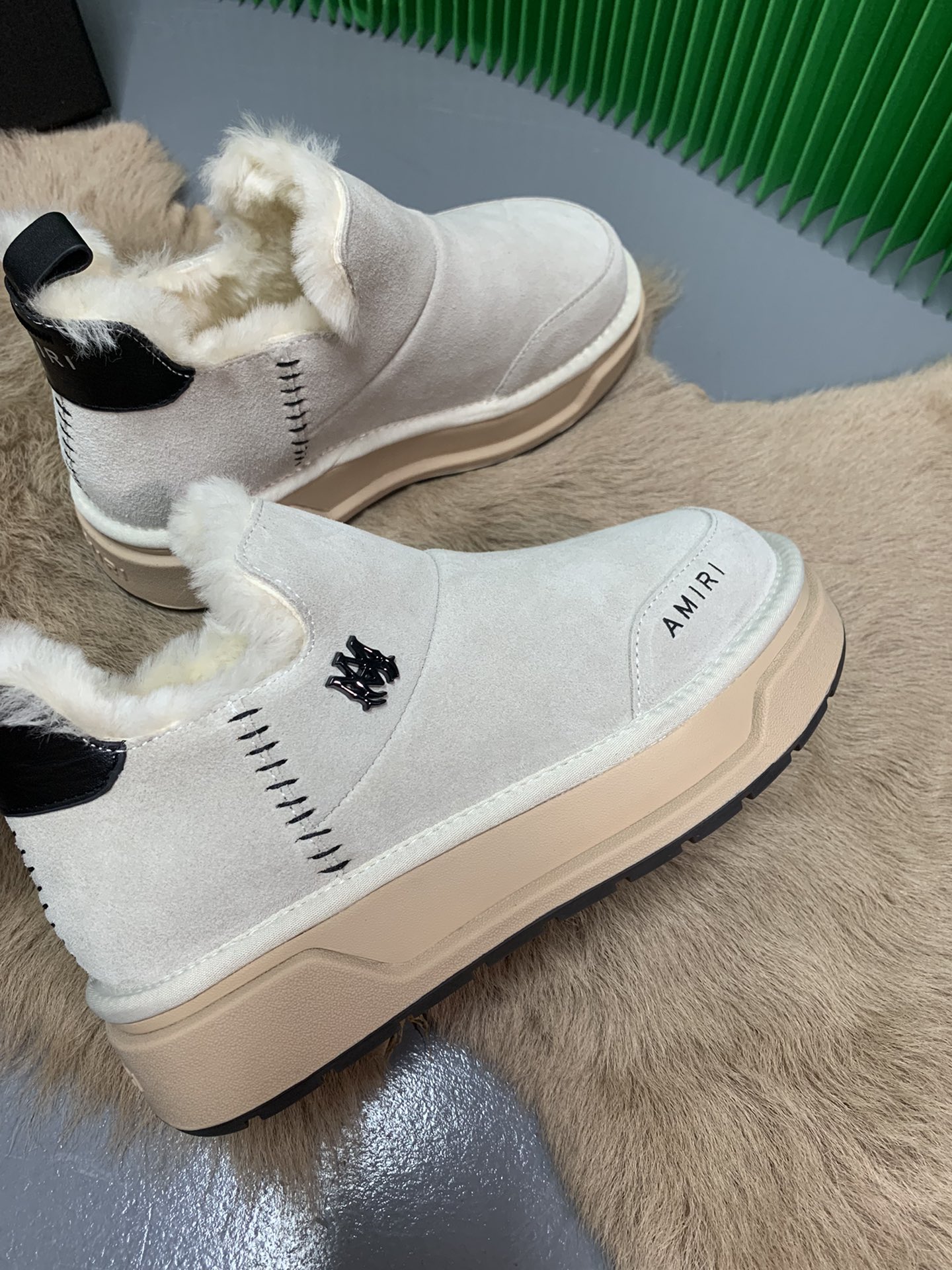 “Amiri Snow Boots: Stylish Design with Real Wool, Priced at $100” - 图片 8