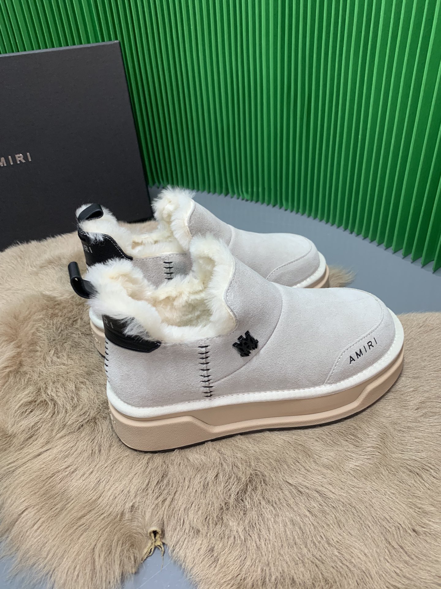 “Amiri Snow Boots: Stylish Design with Real Wool, Priced at $100” - 图片 6
