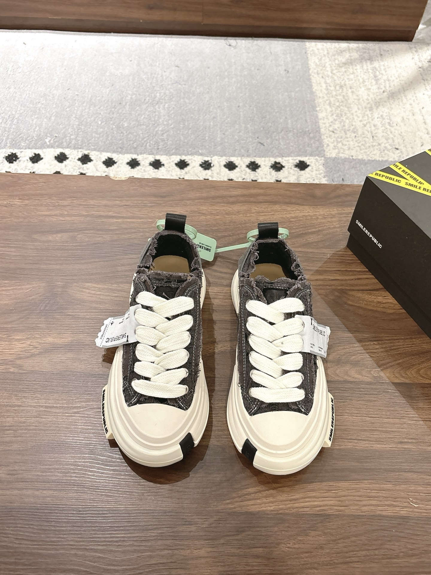 NO:406197,70S INCEPTION 70S NATIONAL PATTERN smilerepublic 70S Galaxy series couple style, canvas shoes casual shoes Xiaohongshu star must show style, too cool and spicy 70S Galaxy couple style custom tassel canvas fabric, top layer cowhide inner, TPU two pairs of combination sole ~~ 35-40 women's model/39-44 men's model, casual shoes/sports shoes, sneakers, cowhide19860909批 SMILEREPUBLIC | 70S INCEPTION 70S NATIONAL PATTERN smilerepublic 70S银河系列情侣款,帆布鞋 休闲鞋 小红书明星必show款,太酷辣啦 70S银河系情侣款定制流苏帆布面料,头层牛皮内里,TPU两双组合大底~~ 35—40女款/39—44男款,休闲鞋/运动鞋,sneakers,cowhide,Women's Shoes