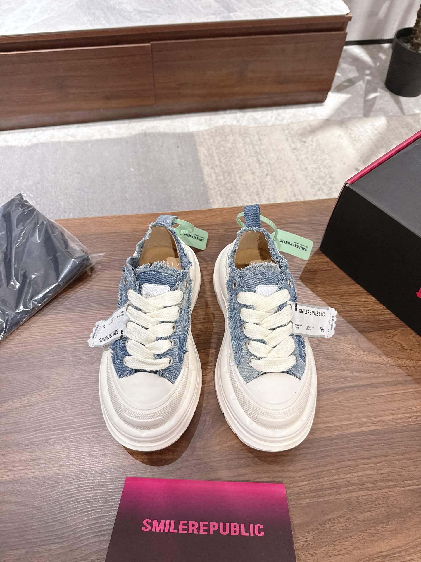 NO:406248,SMILEREPUBLIC QUEEN was so amazing that it was easy to wear and versatile, lengthening the legs and increasing the height!  Size number, men's size 40-44 women's size 35-40, casual shoes/sports shoes, sneakers19860909批 SMILEREPUBLIC QUEEN 被狠狠惊艳到了好穿又百搭,拉长腿部线条,又增高！ 码数,男码40-44女码35-40,休闲鞋/运动鞋,sneakers,Women's Shoes