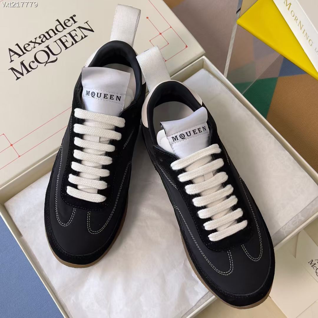 NO:745124,Real price 2026 new McQueen couple model AIexanderMcQUEEN, quality product has been certified!  The highest version!  Latest original box packaging!  Perfect 1:1 replica, original imported cowhide leather, imported waterproof silk satin surface, imported ultra-soft water-dyed sheepskin lining, extremely comfortable and breathable on the feet, classic and versatile style, favorite of celebrities and Internet celebrities, keeps coming back!  Fabric imported cowhide/waterproof silk cloth, lining imported water-dyed sheepskin, padding sheepskin/latex with air-pressure logo, outsole original raw rubber non-slip outsole, packaging airplane box, original latest new box with label + certificate, cloth bag, women's 35–40 (customized for 40), men's 39–45 (customized for 45),,alexander mcqueen,cowhide,sheepskin,real silk,silk fabric19860909实价2026新款麦昆情侣款德训AIexanderMcQUEEN,精品已认证！最高版本！最新原盒包装！完美1:1复刻,原版进口牛皮搭配,进口防水真丝绸缎布面,内里进口超柔水染羊皮,脚感极度舒适透气,经典百搭款, 明星网红最爱,回头率！ 面料进口牛皮/防水真丝绸布面 内里进口水染羊皮 垫脚羊皮/乳胶带空压logo 大底原版生胶防滑大底 包装飞机盒,原版最新带标新盒+合格证,布袋, 女款35–40（40订做） 男款39–45（45订做）,,alexander mcqueen,cowhide,sheepskin,real silk,silk fabric,Men's shoes