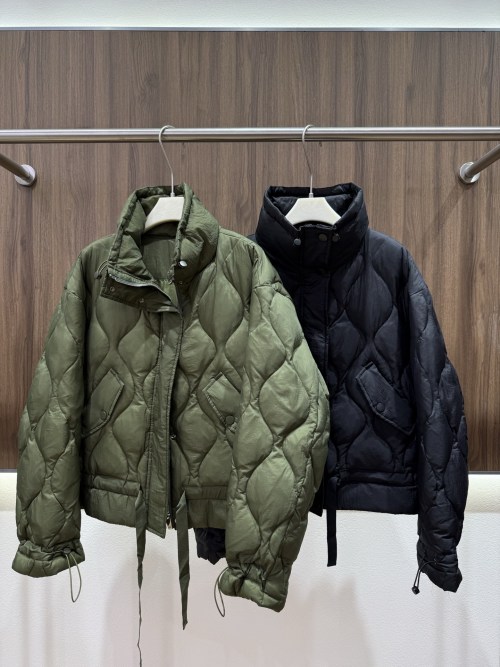 Mo&Co Women's Winter Quilted Down Jacket Stand Collar Loose Fit 1 Mo&Co Women's Winter Quilted Down Jacket Stand Collar Loose Fit