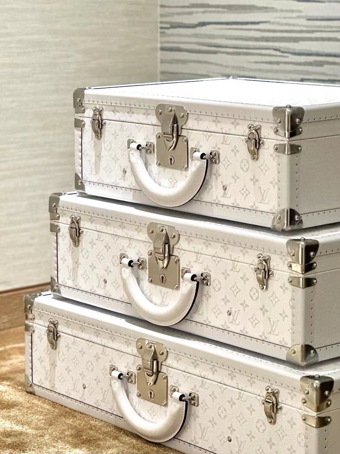 NO:270033,White Flower Tower Box,19860909白花塔箱,,luggage