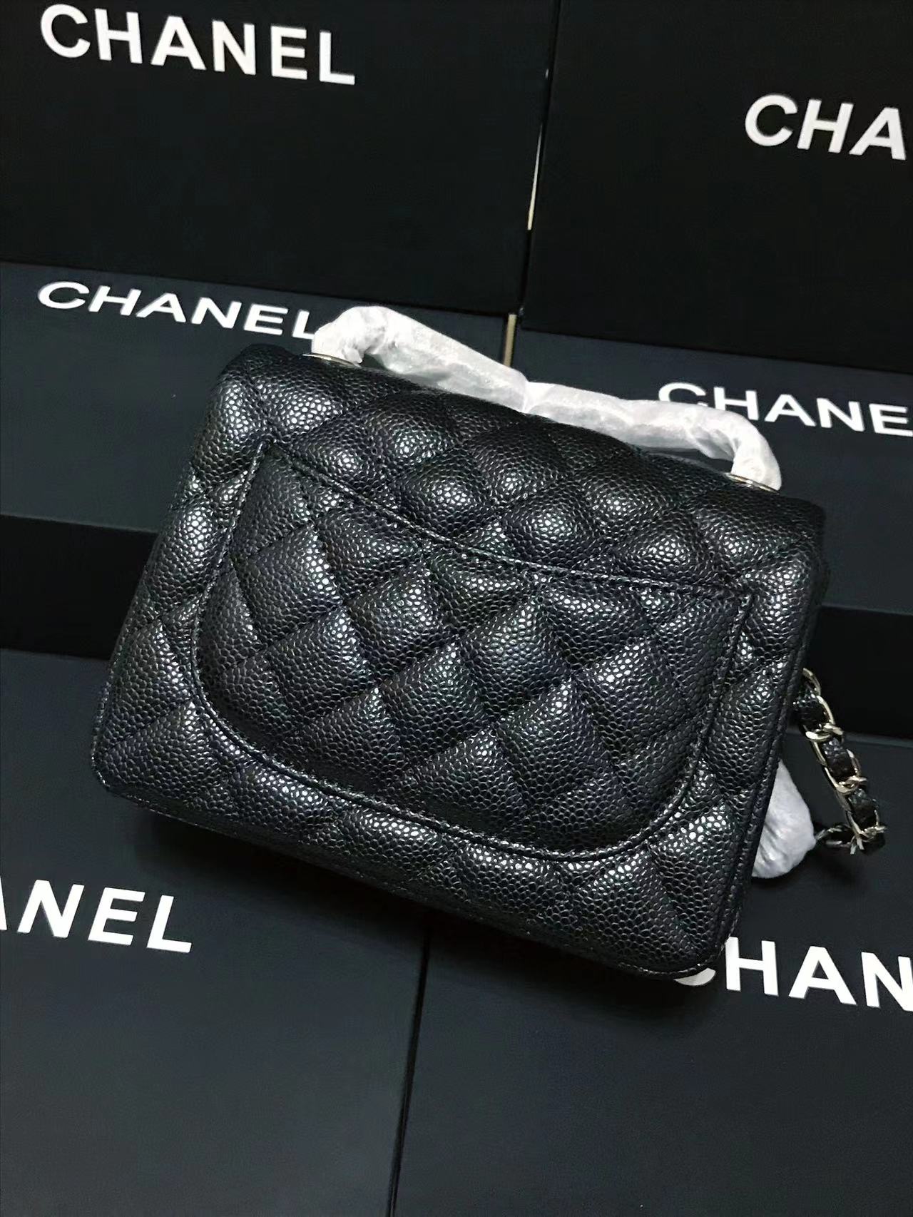 Chanel 升级版cf方胖子型号:AS1115简介: 质量 之作 华丽与气质的前沿 是你意想不到的尊贵