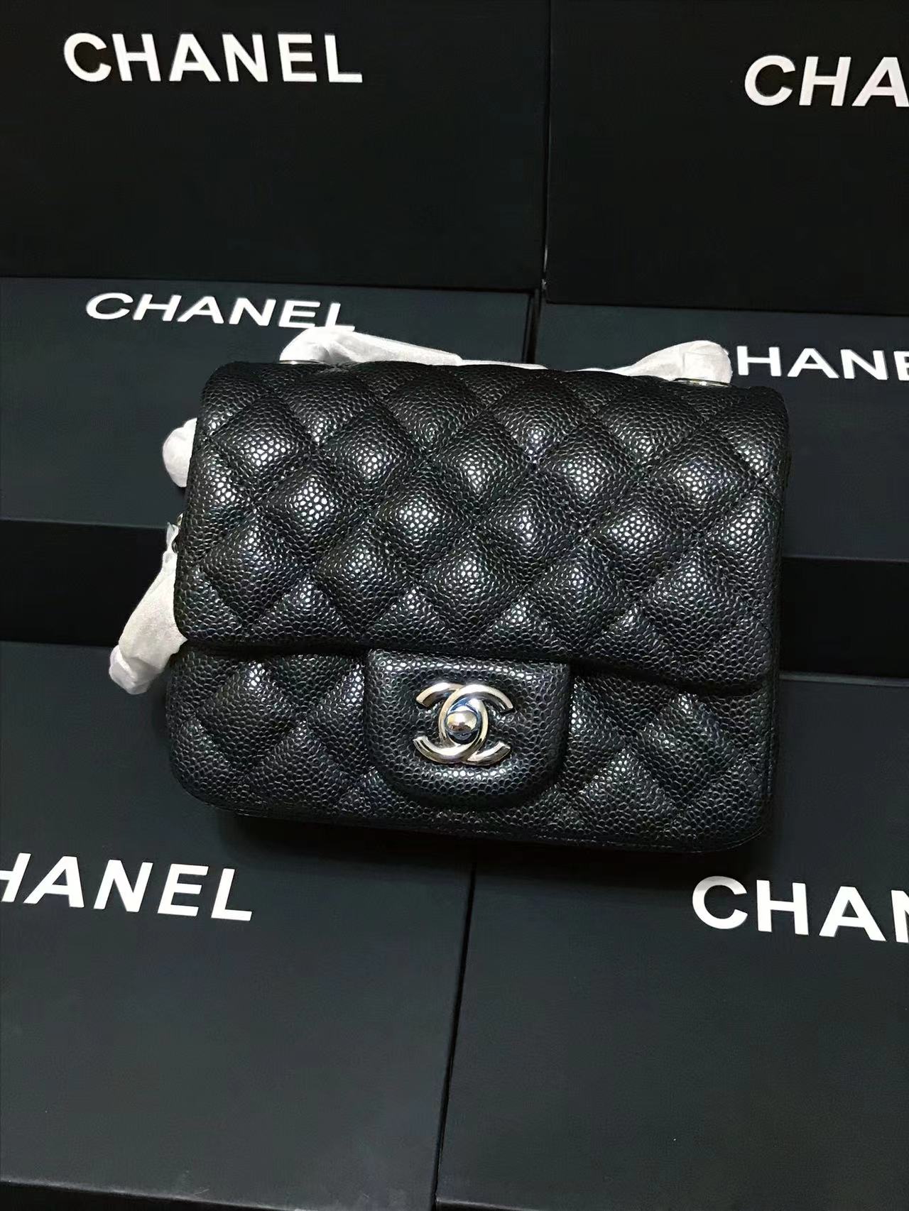 Chanel 升级版cf方胖子型号:AS1115简介: 质量 之作 华丽与气质的前沿 是你意想不到的尊贵