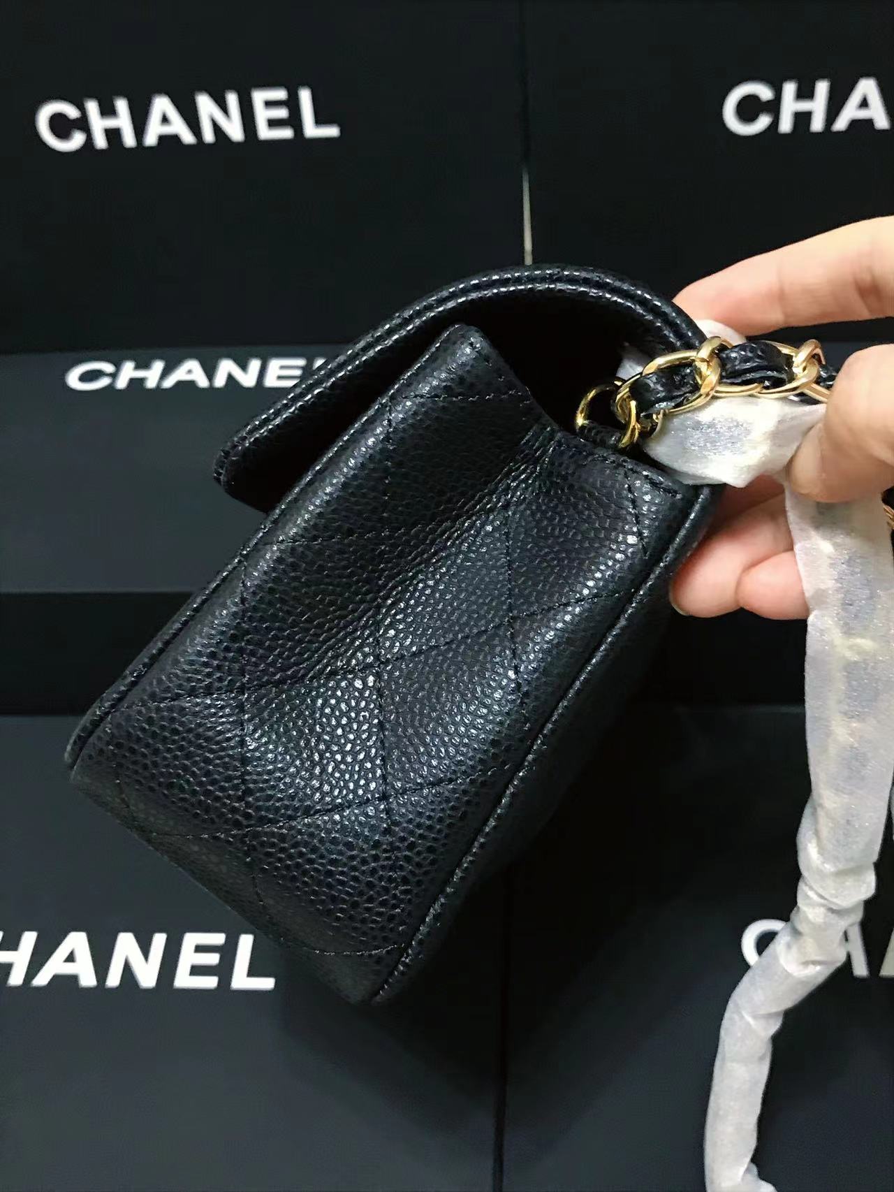 Chanel 升级版cf方胖子型号:AS1116简介: 质量 之作 华丽与气质的前沿 是你意想不到的尊贵