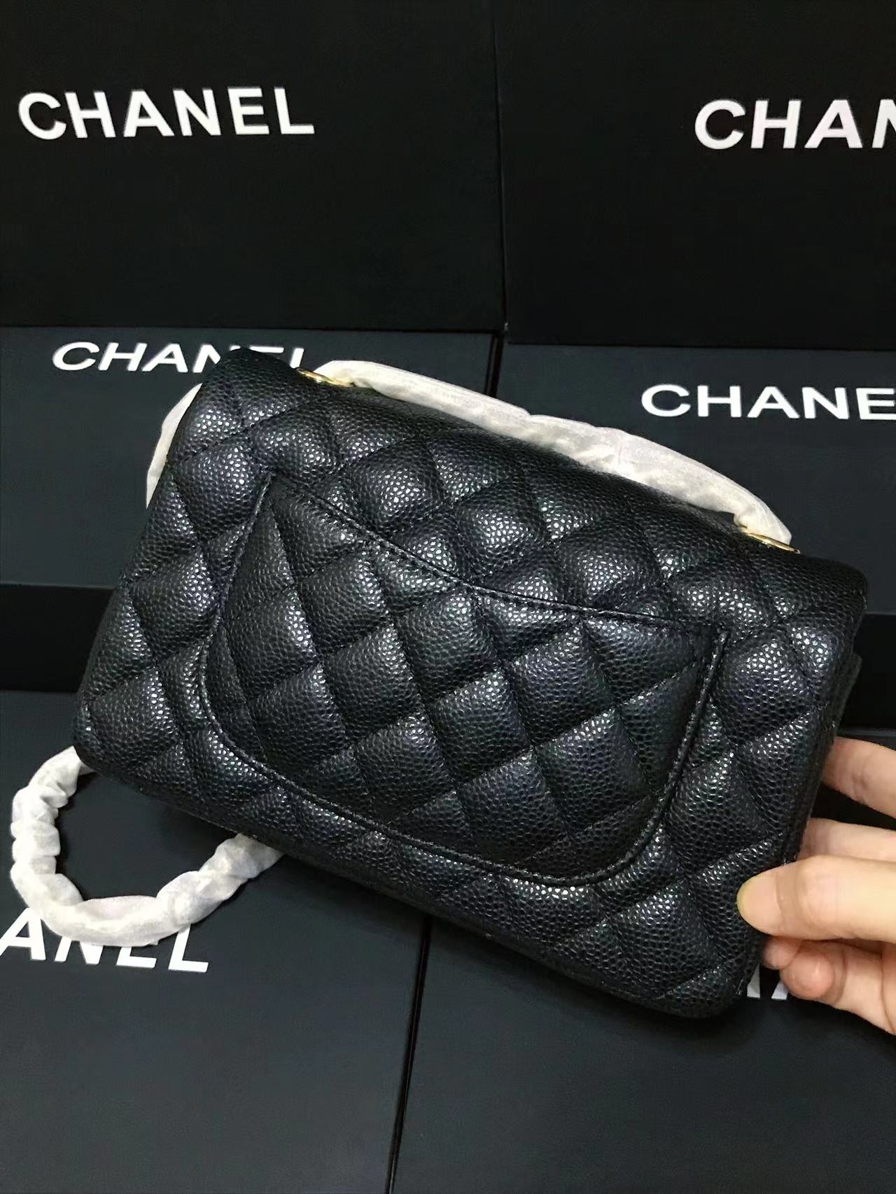 Chanel 升级版cf方胖子型号:AS1116简介: 质量 之作 华丽与气质的前沿 是你意想不到的尊贵