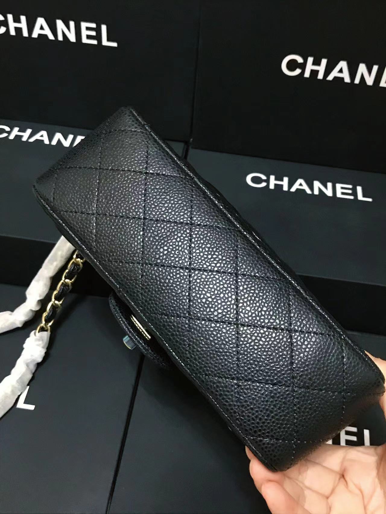 Chanel 升级版cf方胖子型号:AS1116简介: 质量 之作 华丽与气质的前沿 是你意想不到的尊贵