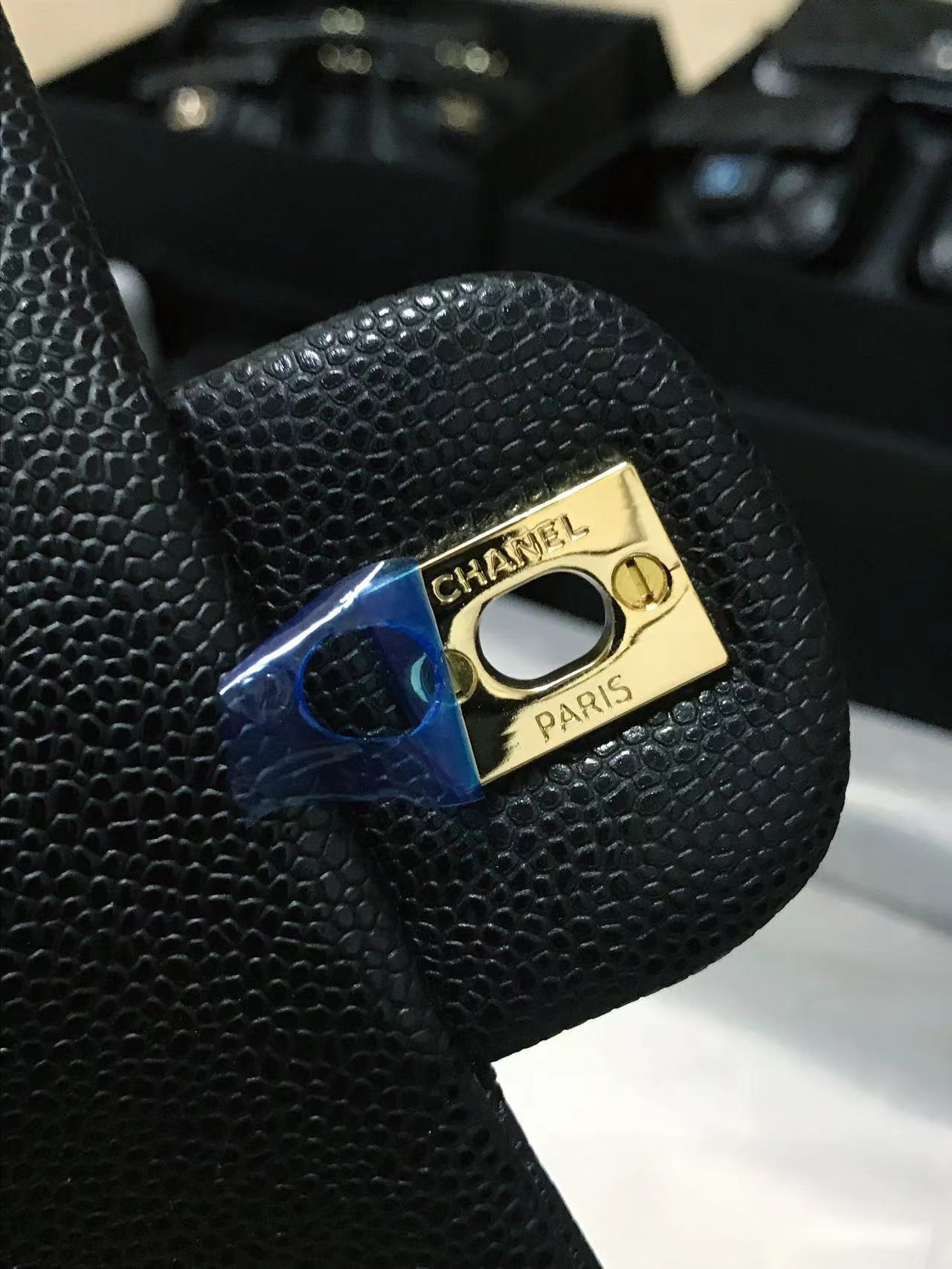 Chanel 升级版cf方胖子型号:AS1116简介: 质量 之作 华丽与气质的前沿 是你意想不到的尊贵