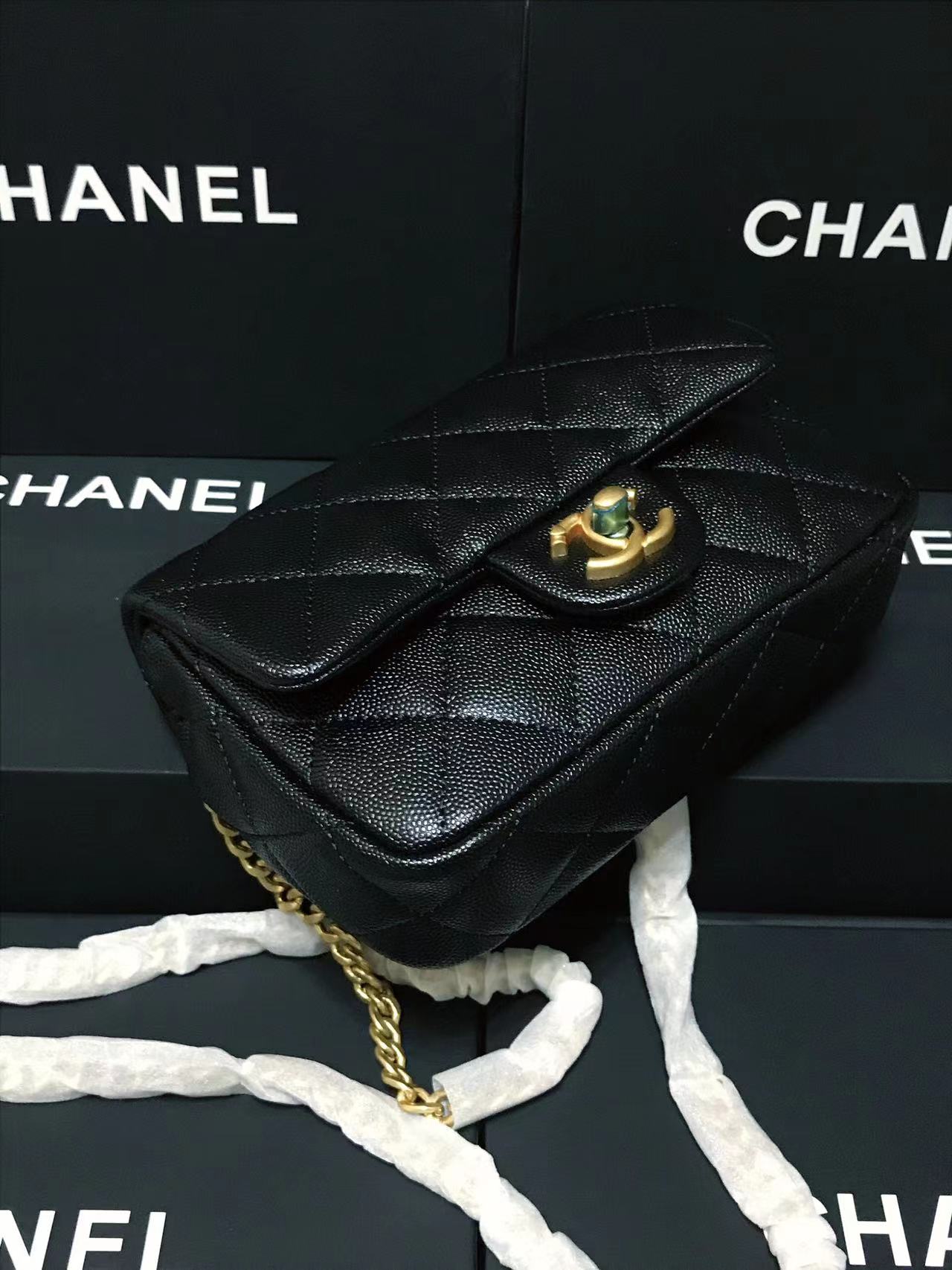 Chanel 升级版方胖子cf型号:AS3828简介: 质量 之作 华丽与气质的前沿 是你意想不到的尊贵