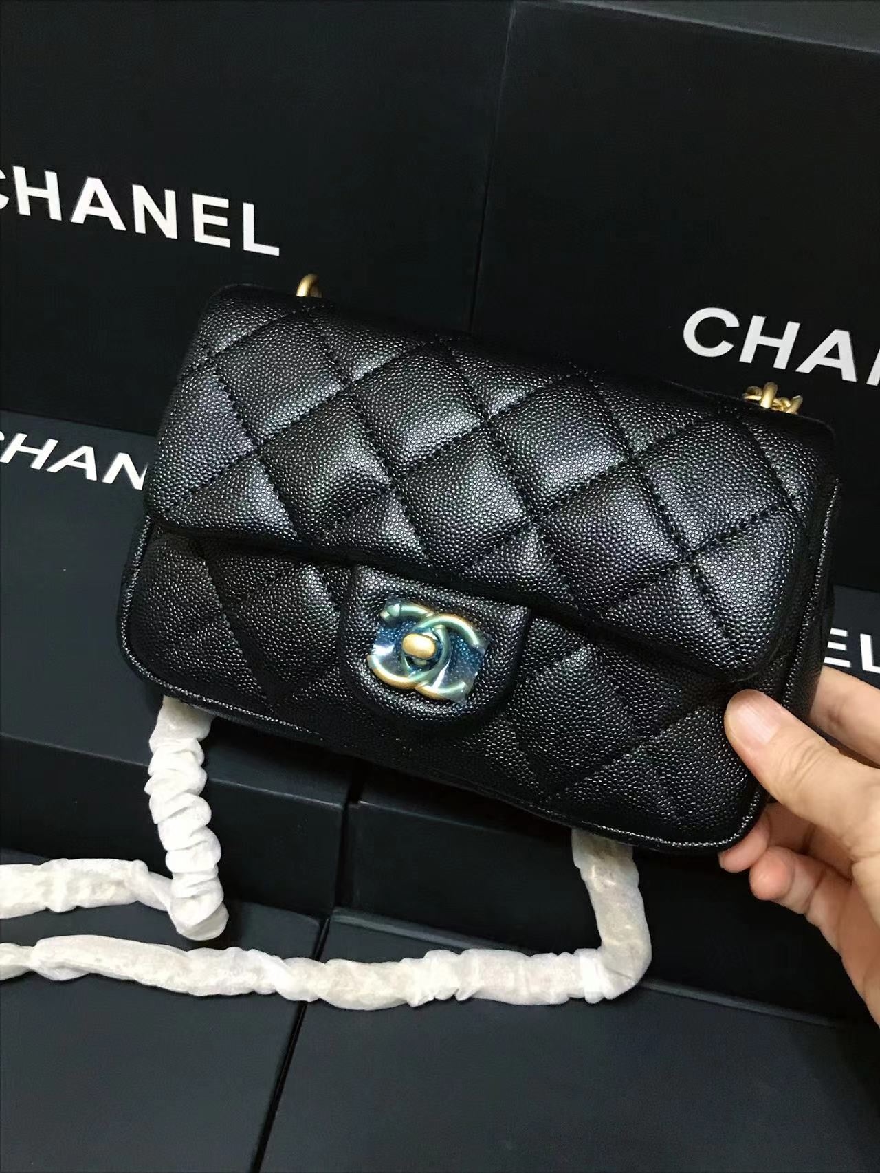 Chanel 升级版方胖子cf型号:AS3828简介: 质量 之作 华丽与气质的前沿 是你意想不到的尊贵