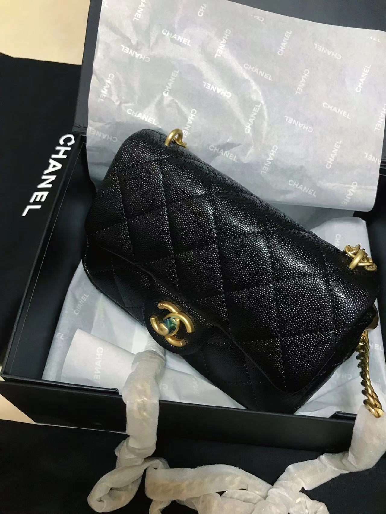 Chanel 升级版方胖子cf型号:AS3828简介: 质量 之作 华丽与气质的前沿 是你意想不到的尊贵