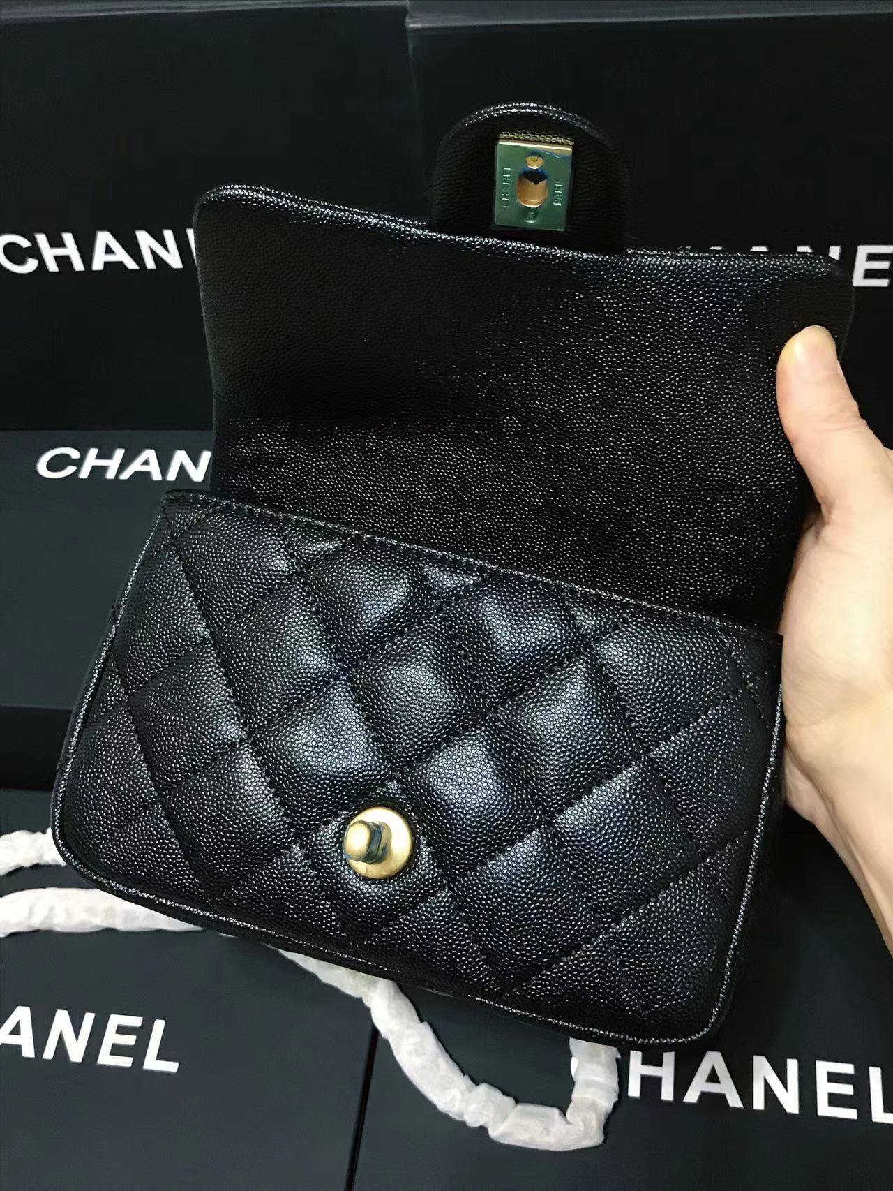 Chanel 升级版方胖子cf型号:AS3828简介: 质量 之作 华丽与气质的前沿 是你意想不到的尊贵