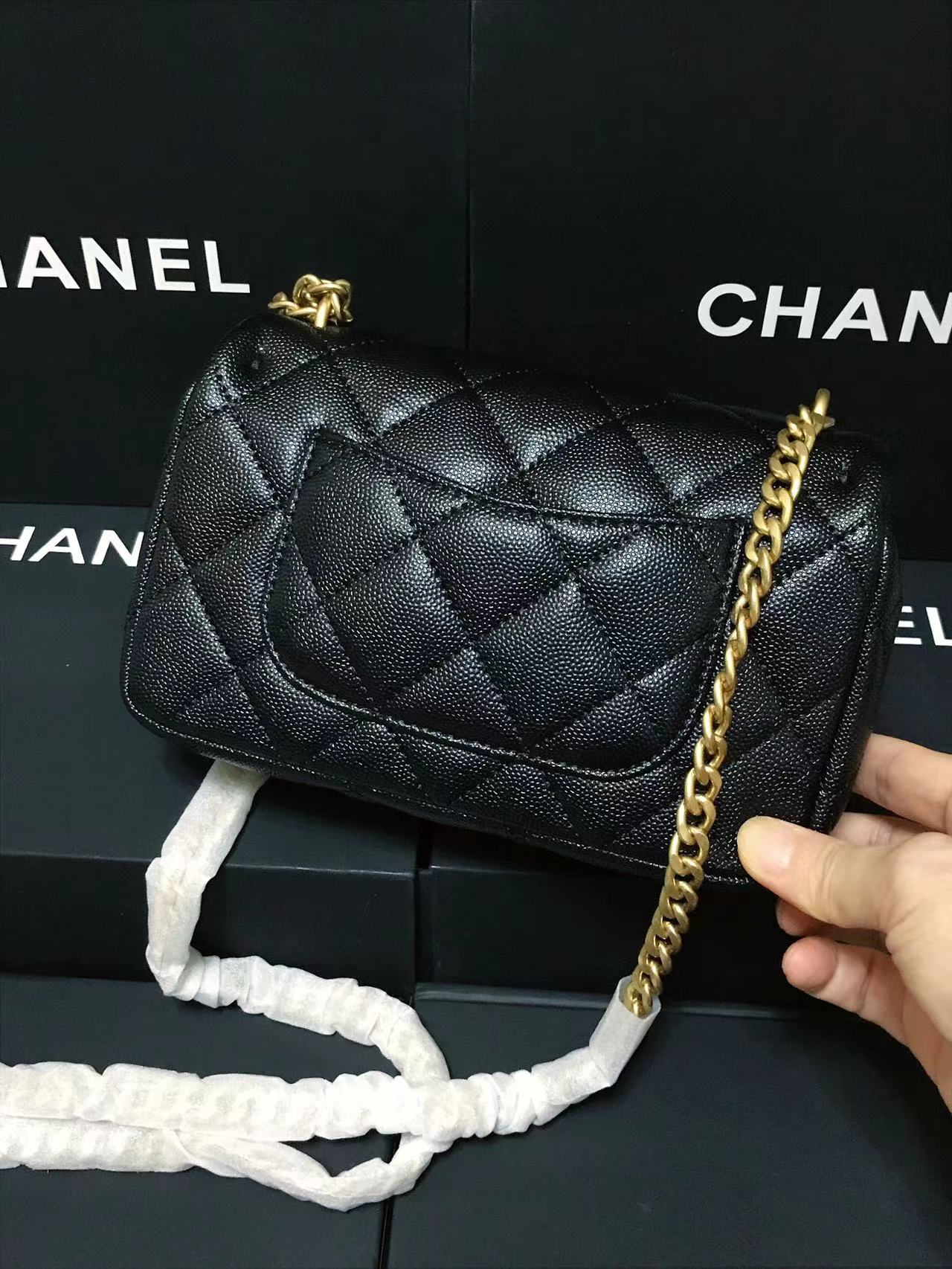 Chanel 升级版方胖子cf型号:AS3828简介: 质量 之作 华丽与气质的前沿 是你意想不到的尊贵