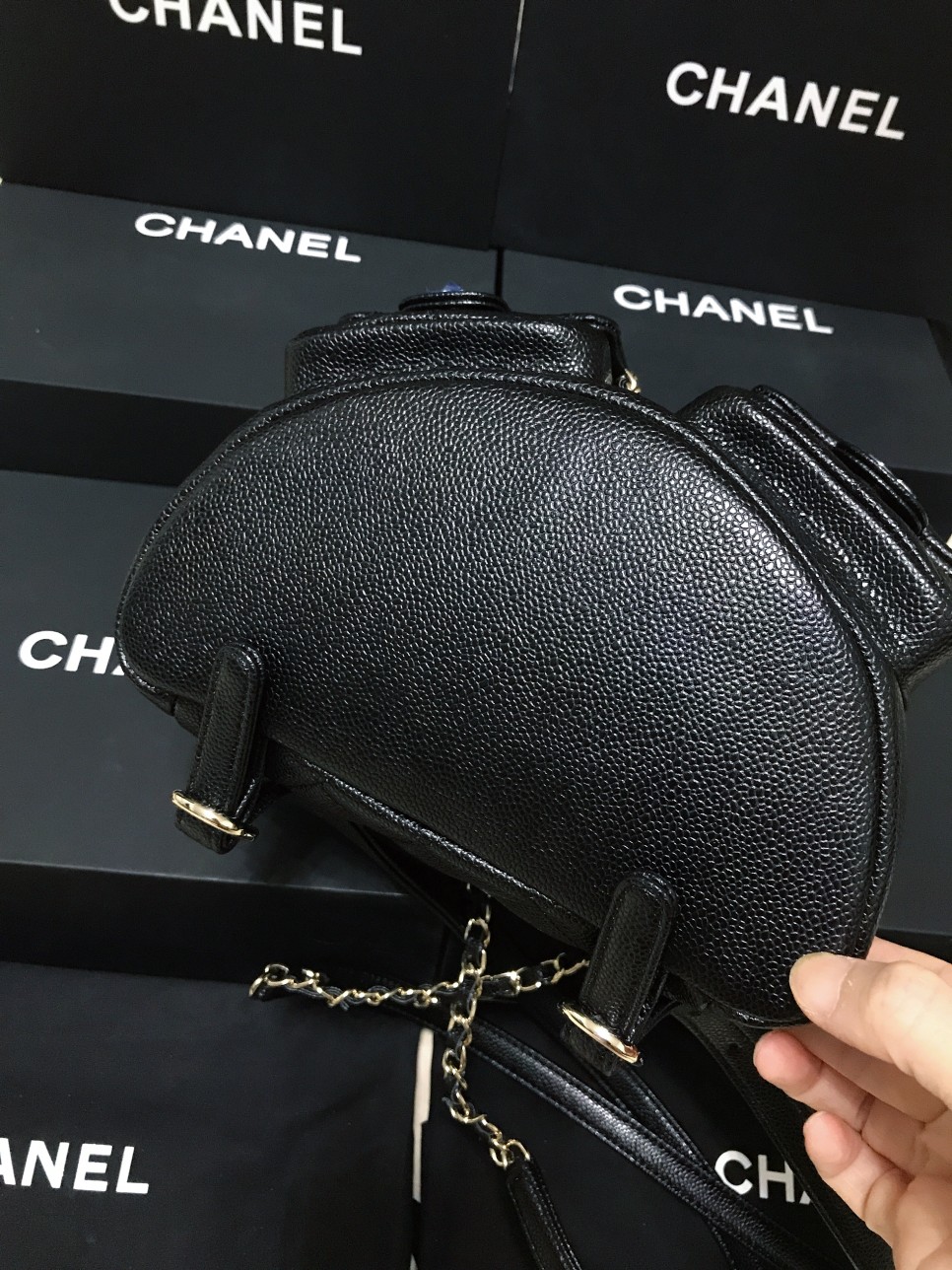 Chanel 升级版本背包型号:AS6150简介: 质量 之作 华丽与气质的前沿 是你意想不到的尊贵